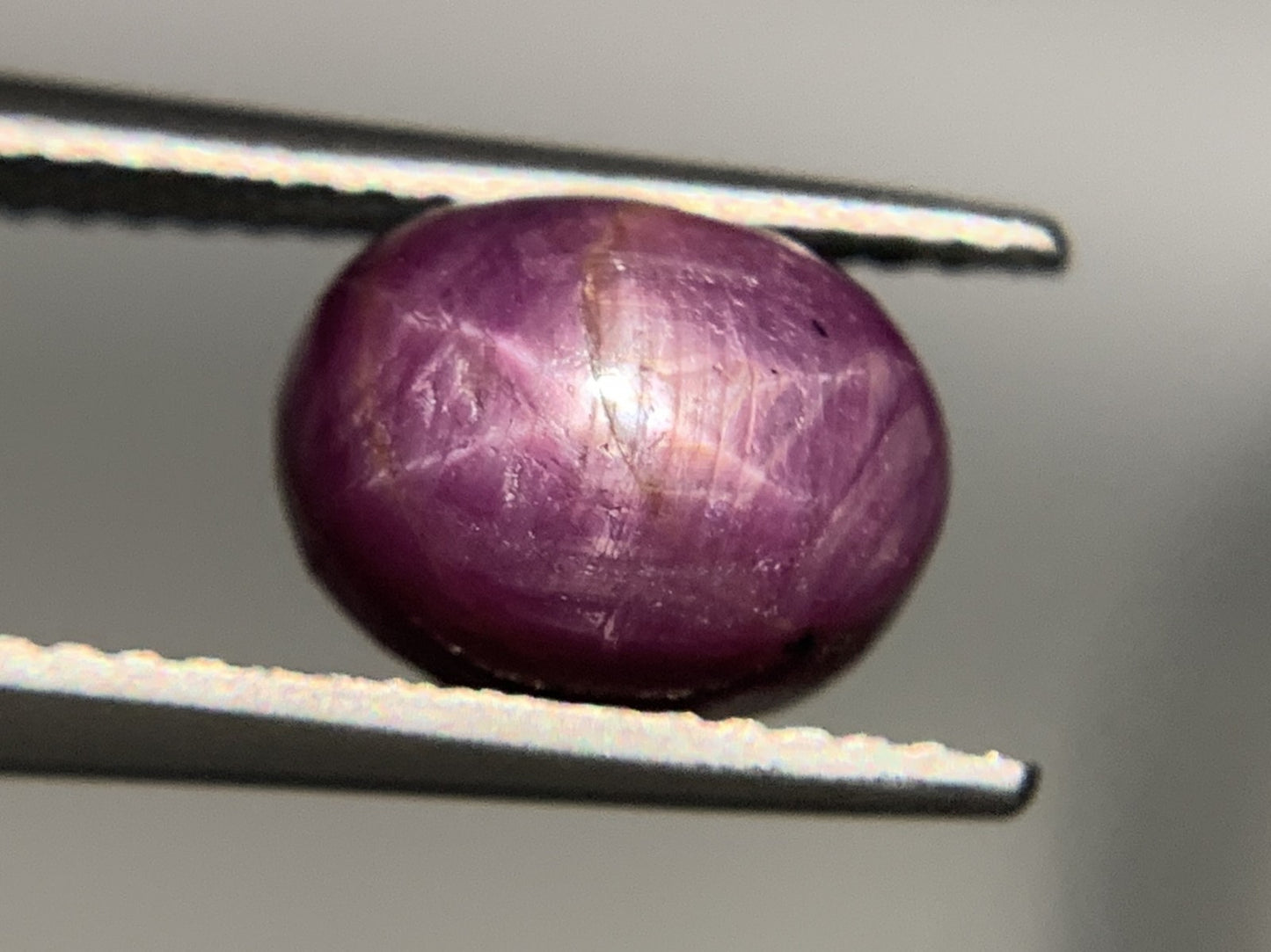 スタールビー　3.825ct　宝石ソーティング付き　9.2㎜×7.0㎜×4.9㎜　ルース（ 裸石 ） 1800Y