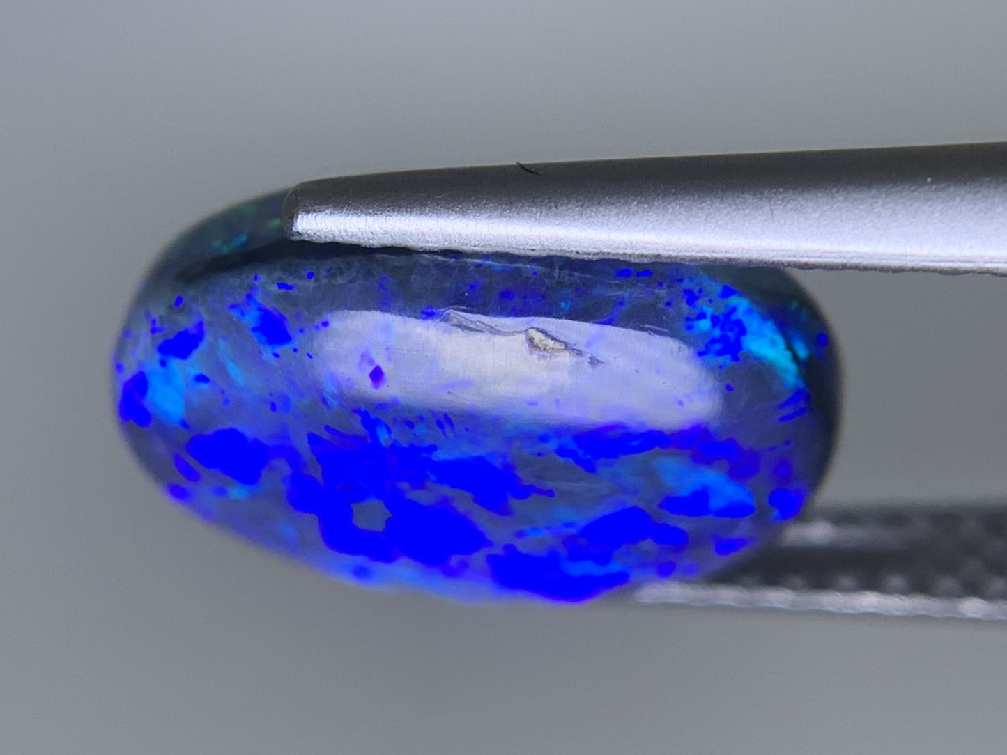 ブラックオパール(両面遊色) 天然 3.405ct カン有り 中央宝石ソーティング付き 12.4㎜×8.5㎜×5.1㎜ ルース（ 裸石 ） 7547Y