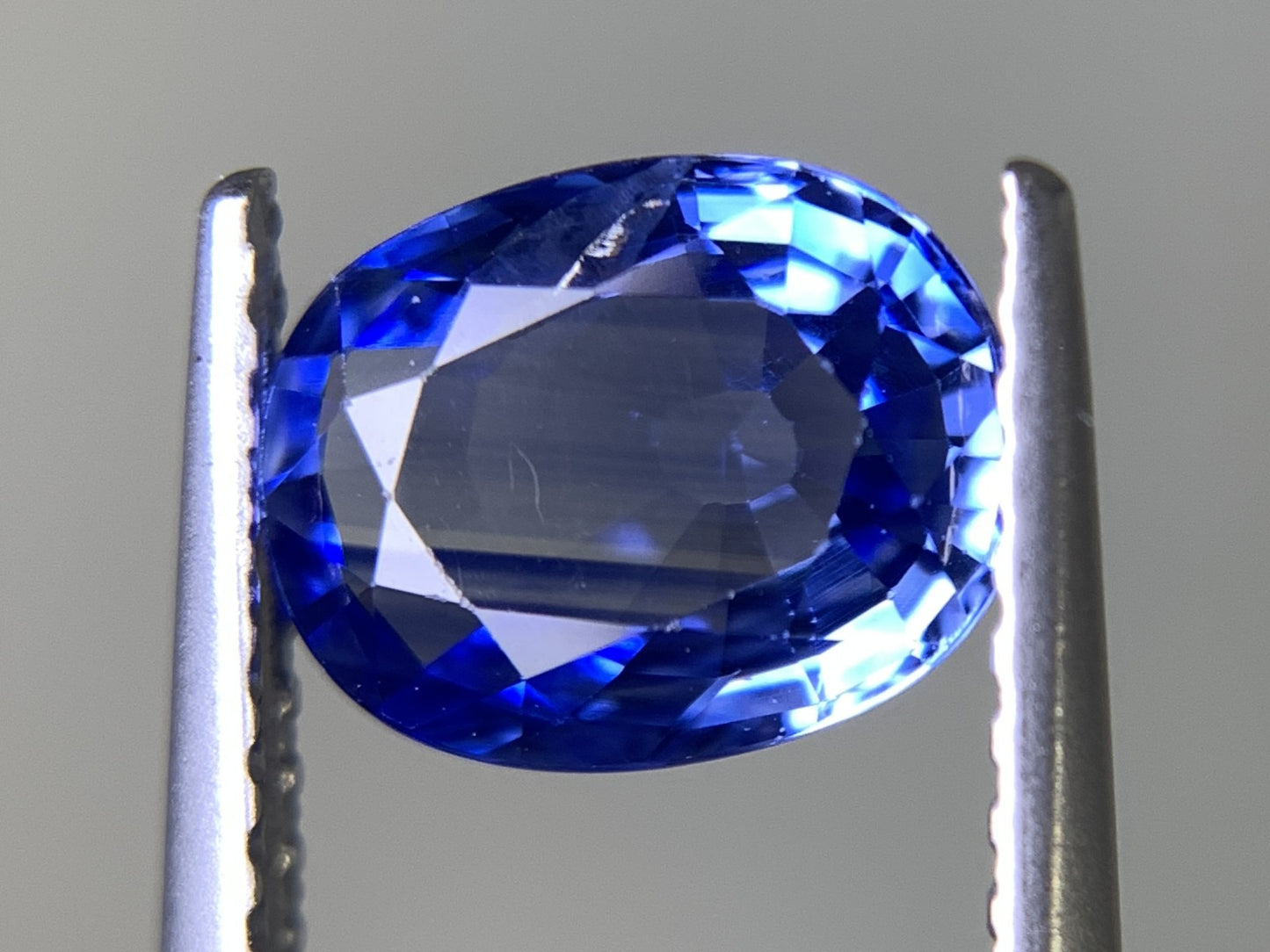 サファイア 1.473ct 宝石ソーティング付き  7.9㎜×6.3㎜×3.1㎜   ルース（ 裸石 ） 2382Y