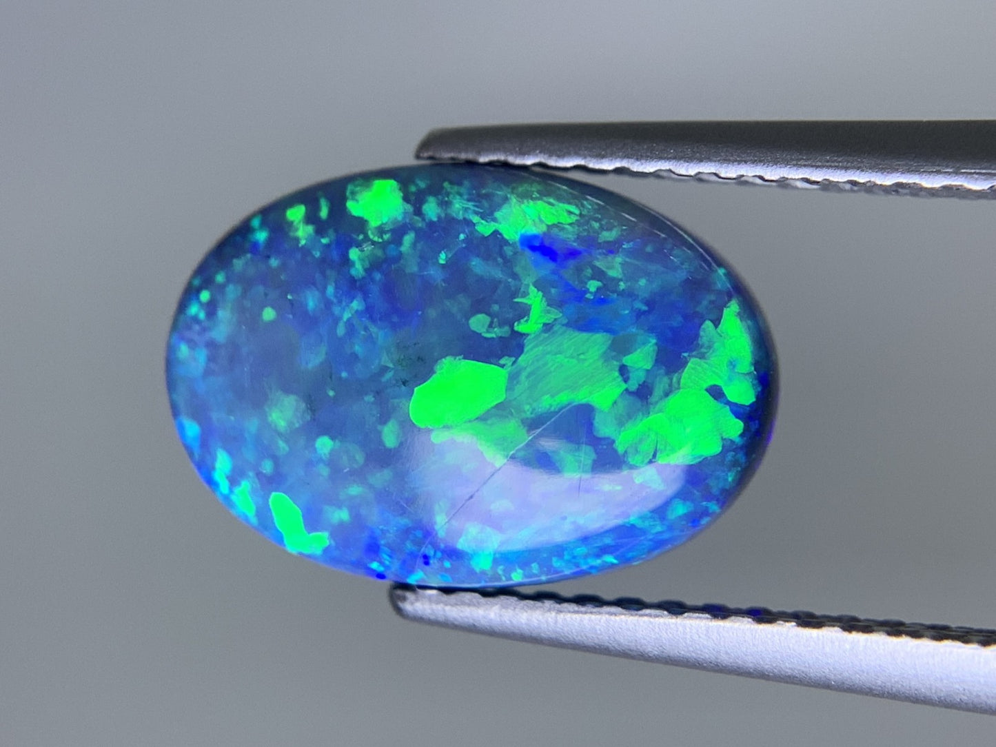 ブラックオパール(両面遊色) 天然 3.405ct カン有り 中央宝石ソーティング付き 12.4㎜×8.5㎜×5.1㎜ ルース（ 裸石 ） 7547Y