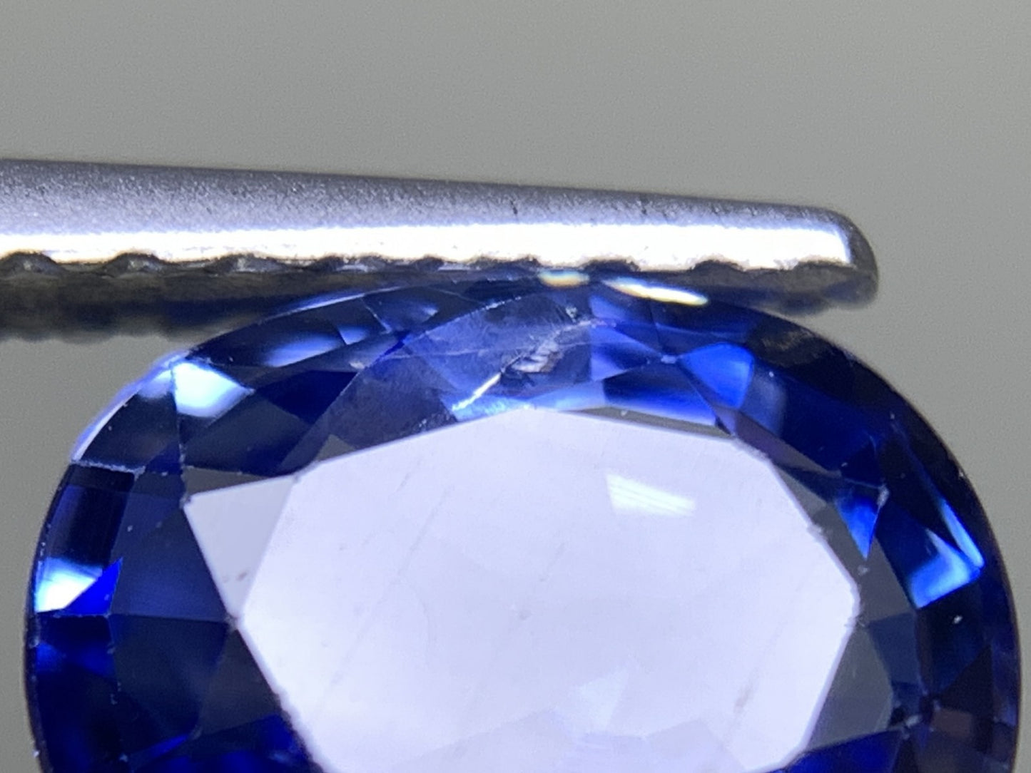 サファイア 1.473ct 宝石ソーティング付き  7.9㎜×6.3㎜×3.1㎜   ルース（ 裸石 ） 2382Y