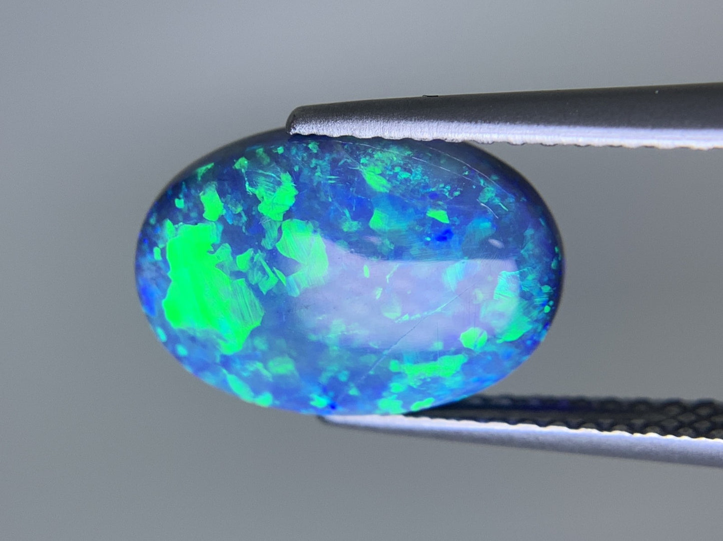 ブラックオパール(両面遊色) 天然 3.405ct カン有り 中央宝石ソーティング付き 12.4㎜×8.5㎜×5.1㎜ ルース（ 裸石 ） 7547Y