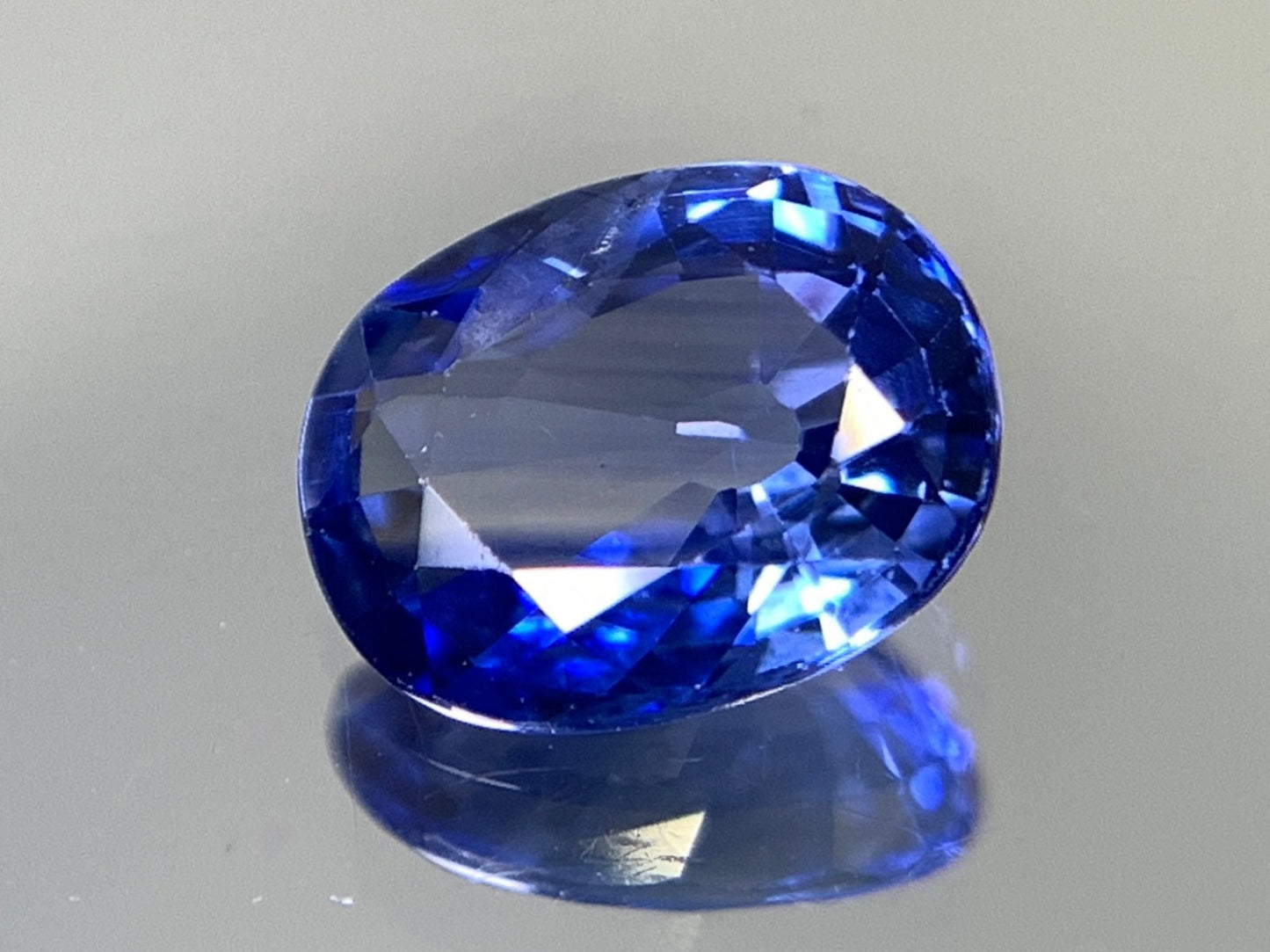 サファイア 1.473ct 宝石ソーティング付き  7.9㎜×6.3㎜×3.1㎜   ルース（ 裸石 ） 2382Y