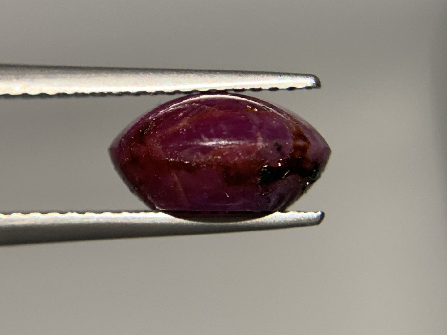 スタールビー　5.947ct　宝石ソーティング付き　10.9㎜×9.0㎜×5.7㎜　ルース（ 裸石 ）　1835Y