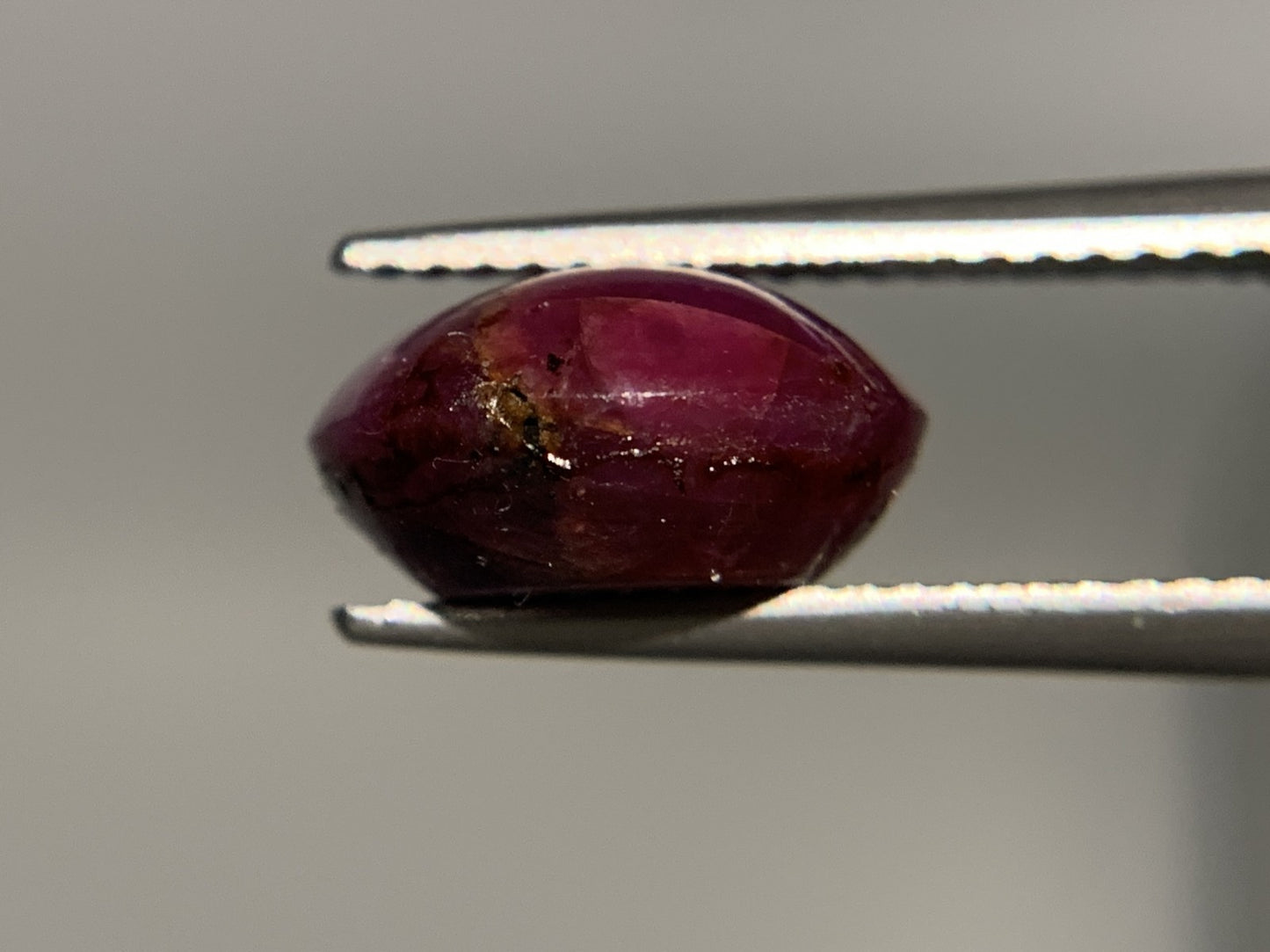 スタールビー　5.947ct　宝石ソーティング付き　10.9㎜×9.0㎜×5.7㎜　ルース（ 裸石 ）　1835Y