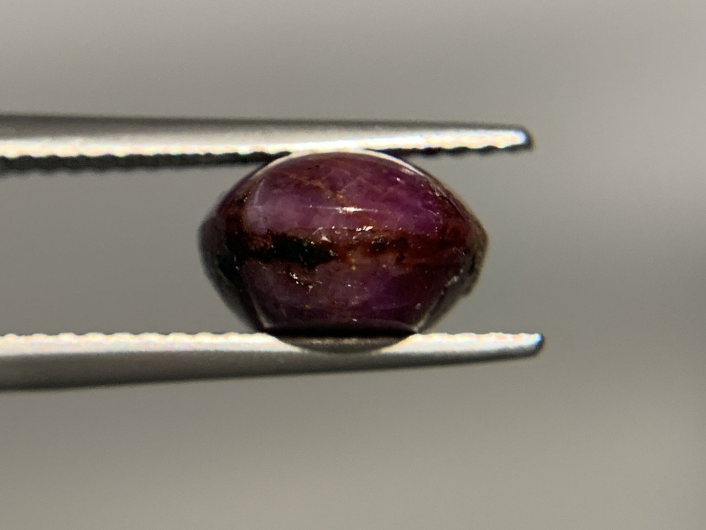 スタールビー　5.947ct　宝石ソーティング付き　10.9㎜×9.0㎜×5.7㎜　ルース（ 裸石 ）　1835Y