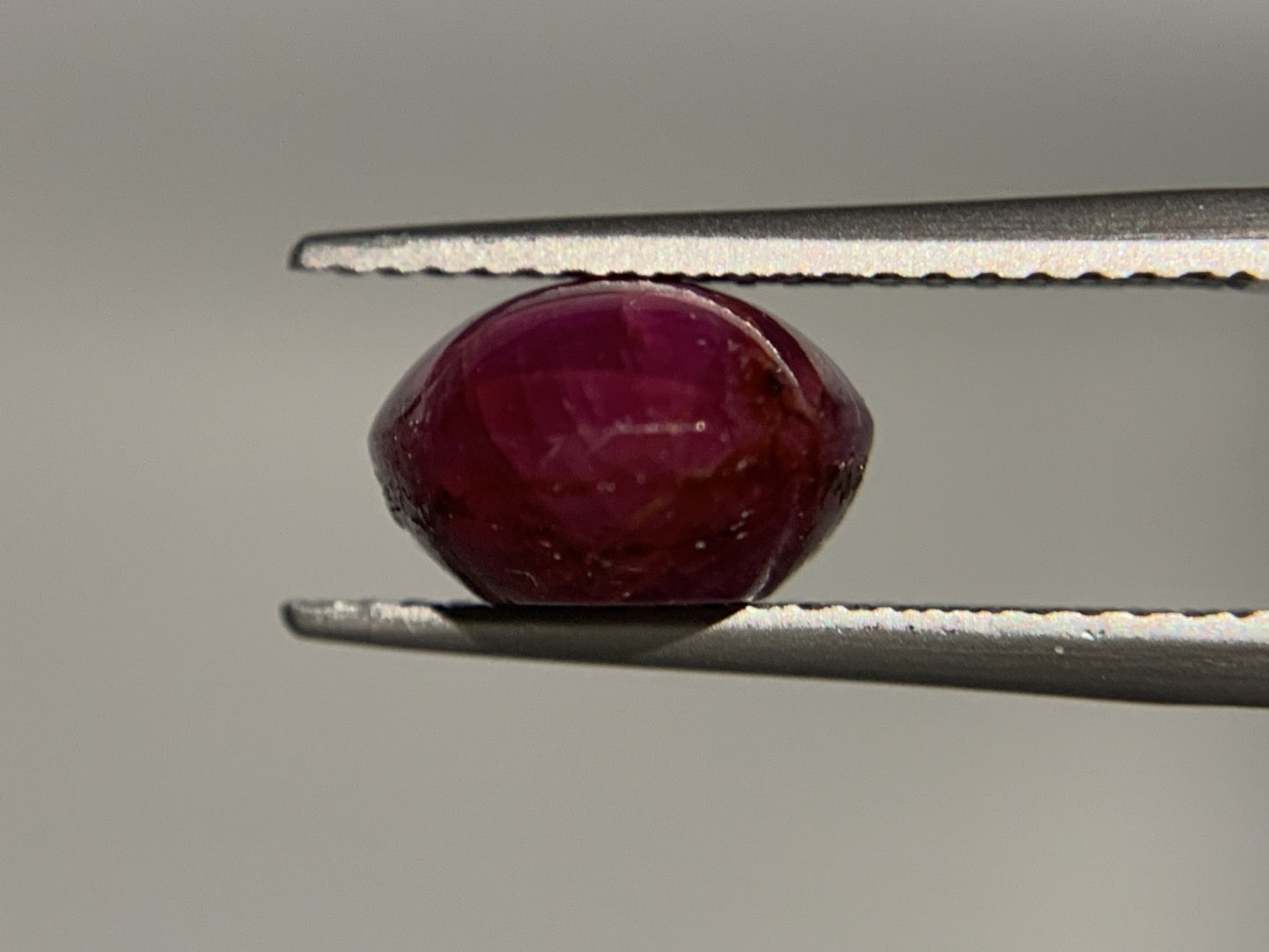 スタールビー　5.947ct　宝石ソーティング付き　10.9㎜×9.0㎜×5.7㎜　ルース（ 裸石 ）　1835Y