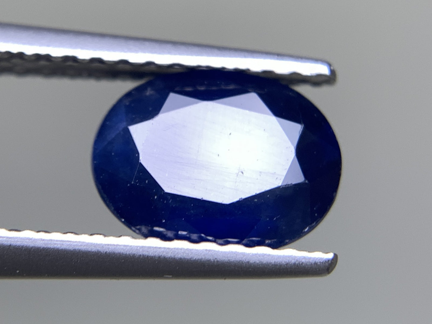 サファイア 1.688ct 宝石ソーティング付き  7.9㎜×6.1㎜×3.5㎜   ルース（ 裸石 ） 2376Y