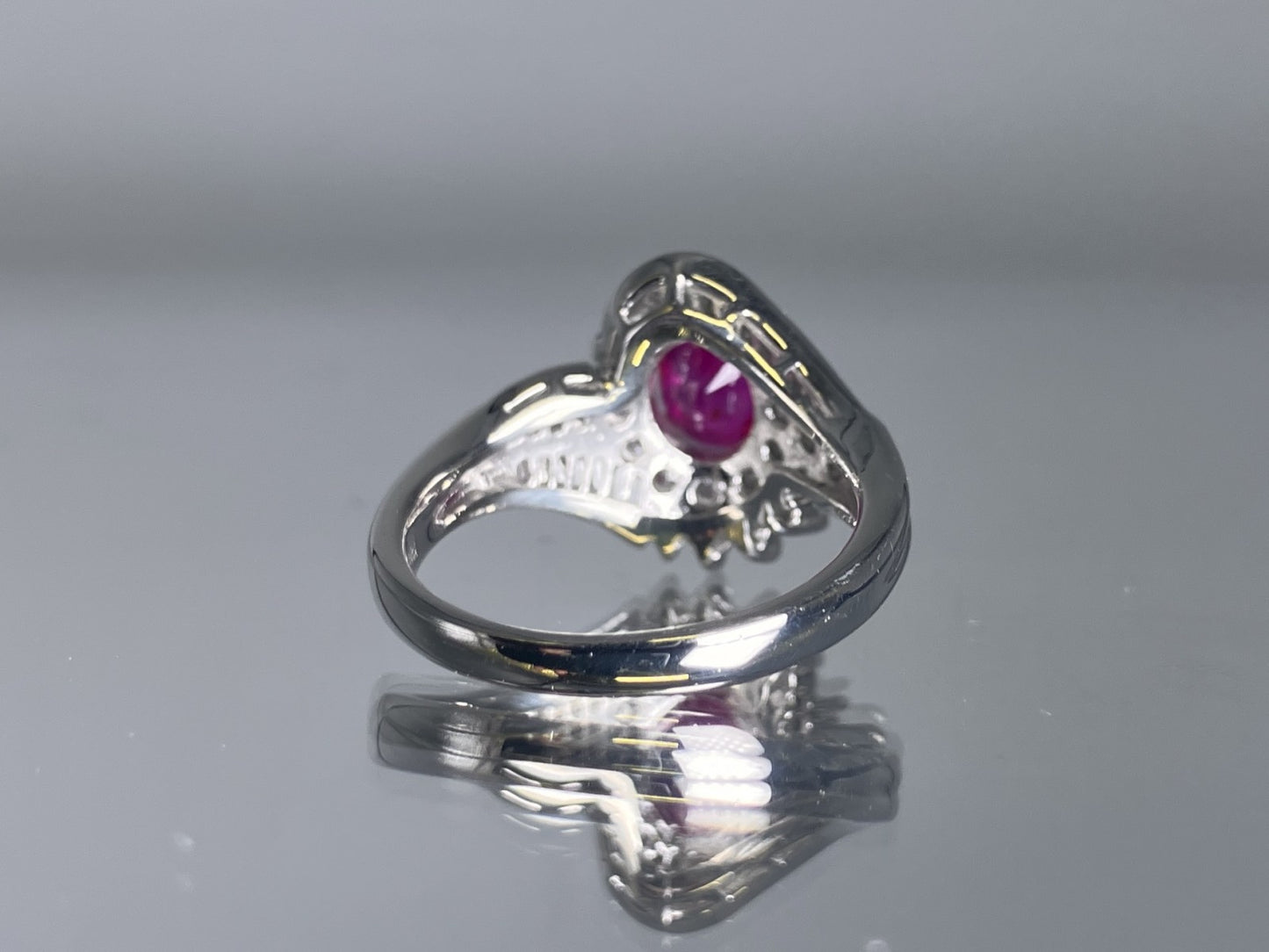 ルビー 1.03ct Pigeon Blood Myanmar AIGS 宝石鑑別書付き  7.33㎜×5.22㎜×2.79㎜ PT900 7.3g リング メレダイヤ 0.79ct 1226S