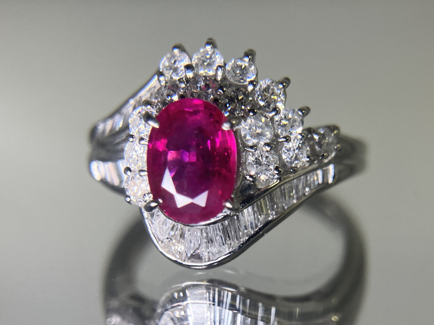 ルビー 1.03ct Pigeon Blood Myanmar AIGS 宝石鑑別書付き  7.33㎜×5.22㎜×2.79㎜ PT900 7.3g リング メレダイヤ 0.79ct 1226S
