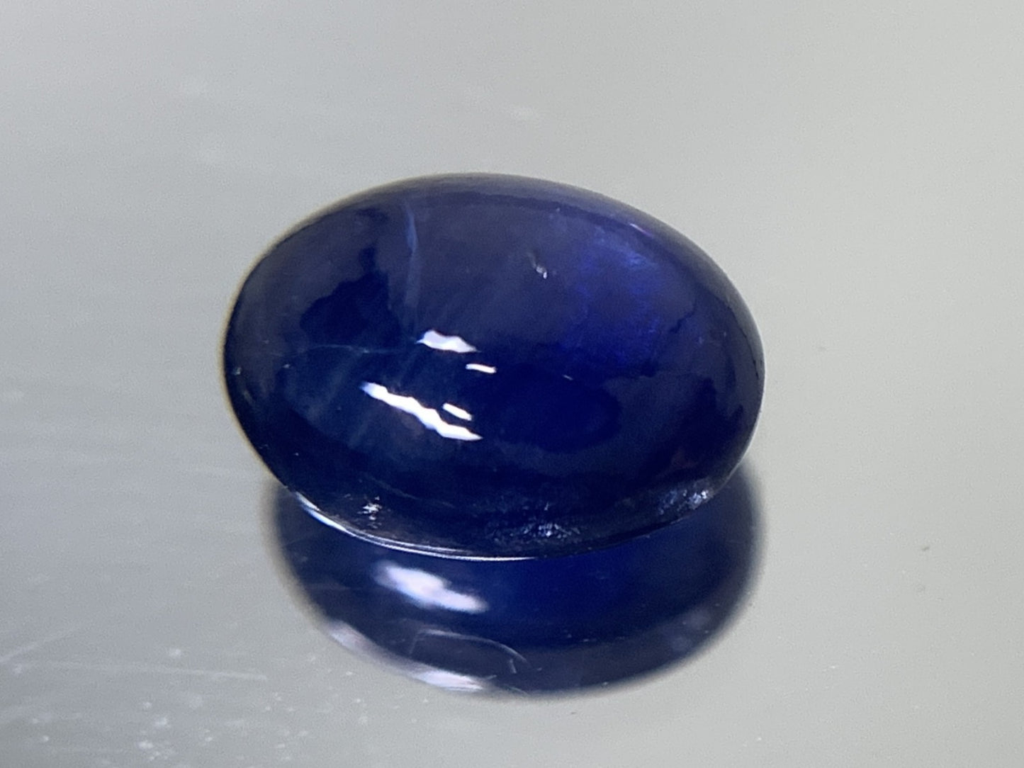 サファイア 2.131ct 宝石ソーティング付き  7.8㎜×6.0㎜×4.1㎜   ルース（ 裸石 ） 2373Y