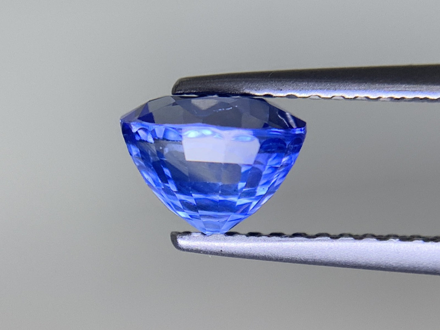 サファイア  1.805ct  中央宝石ソーティング付き  7.04㎜×5.66㎜×5.20㎜  ルース（ 裸石 ） 3231Y