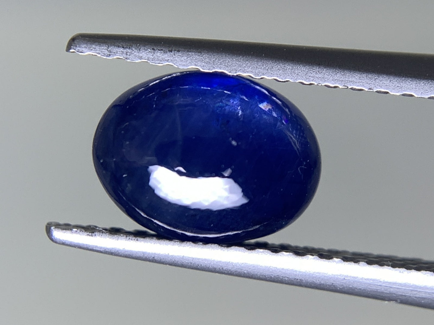 サファイア 2.131ct 宝石ソーティング付き  7.8㎜×6.0㎜×4.1㎜   ルース（ 裸石 ） 2373Y