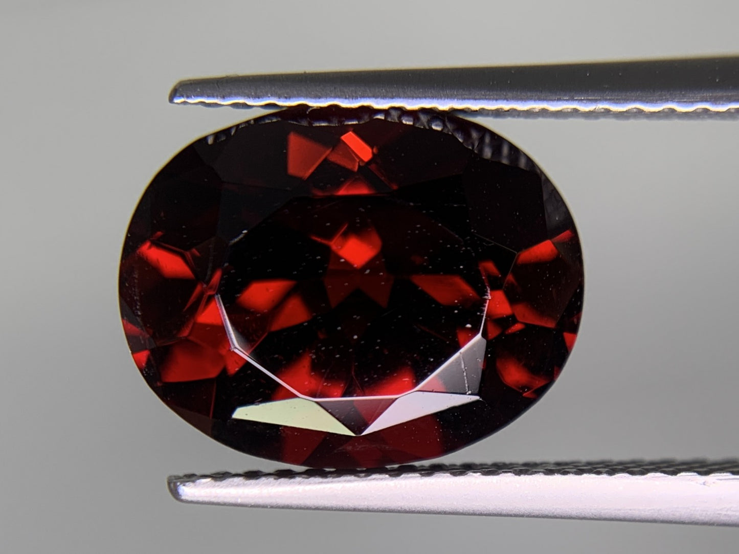 ガーネット 天然 7.120ct 宝石ソーティング付き 12.7㎜×10.1㎜×7.1㎜ ルース（ 裸石 ） 7678Y