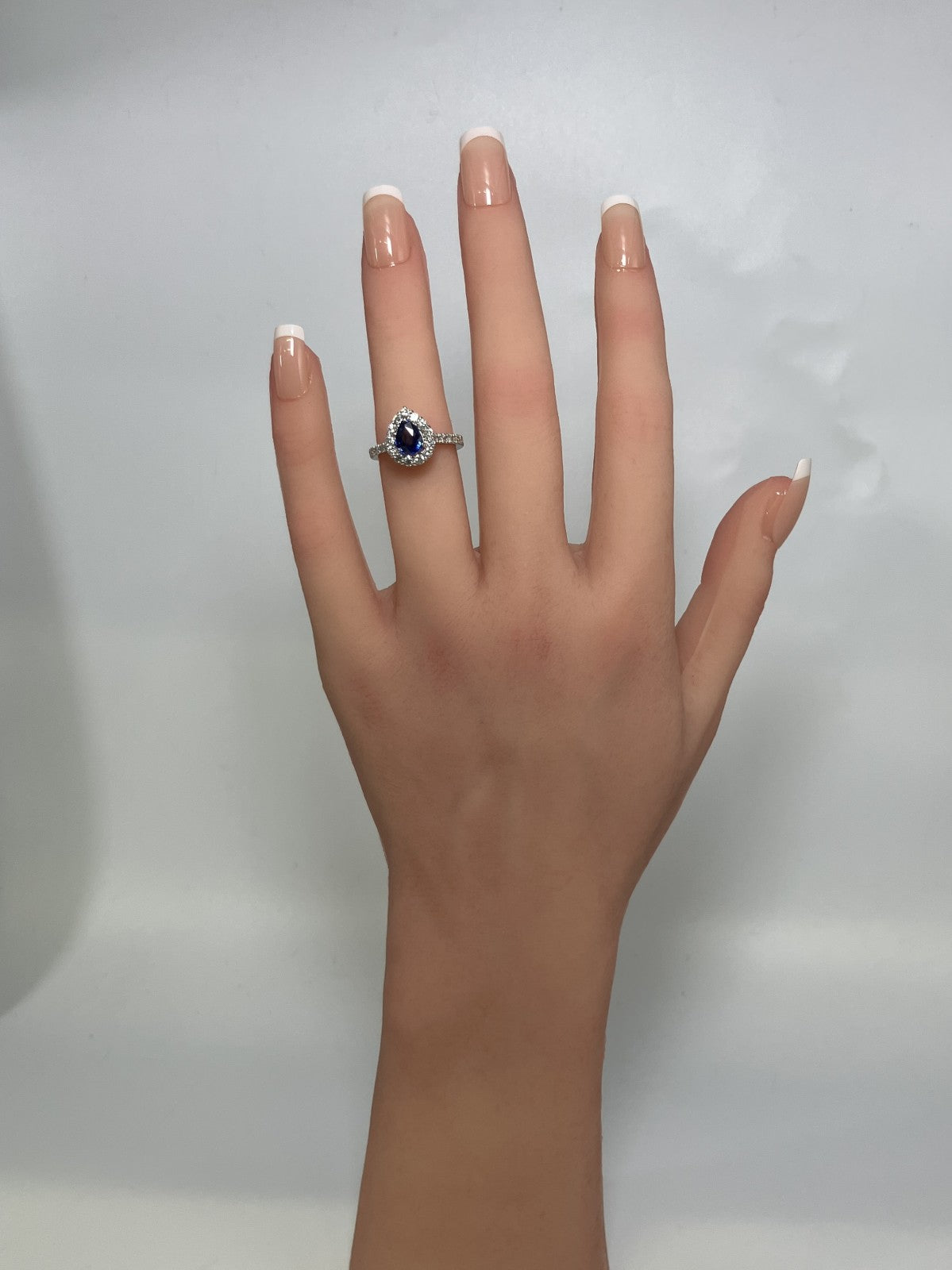 サファイア 1.06ct コンフラワーブルー Cornflower blue AIGS鑑別書 D0.70ct PT900 5.5g 指輪 （JP9号） サイズ直し無料 7865K
