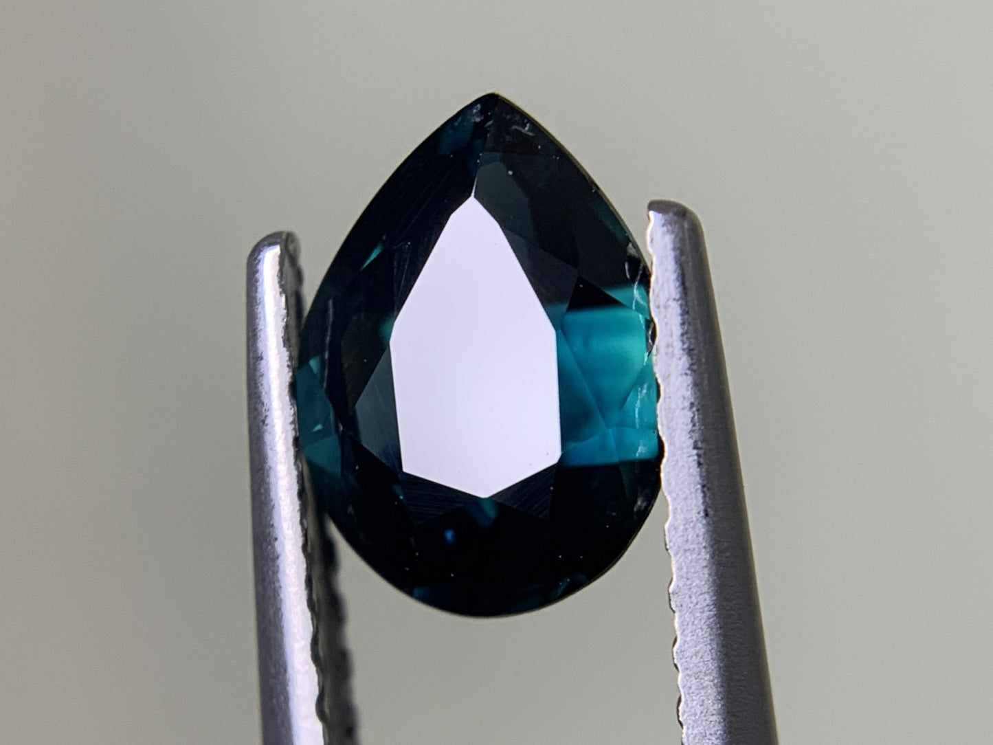 サファイア 1.268ct 宝石ソーティング付き  7.6㎜×5.9㎜×3.6㎜  ルース（ 裸石 ） 3201Y