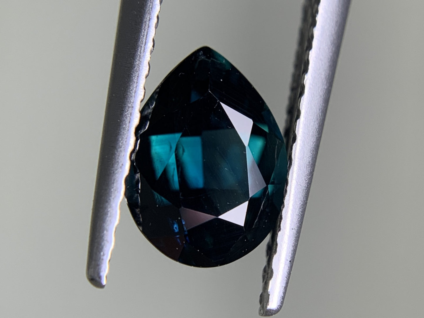 サファイア 1.268ct 宝石ソーティング付き  7.6㎜×5.9㎜×3.6㎜  ルース（ 裸石 ） 3201Y