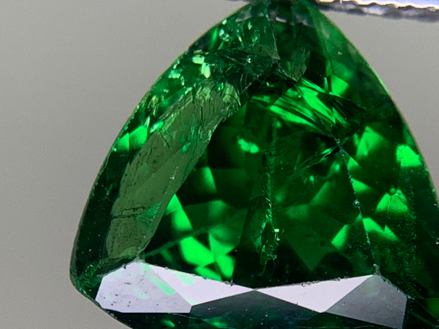 ツァボライト 2.17ct （グロッシュラーガーネット） GRS宝石鑑別書付き  vivid green No Heat 8.83㎜×8.64㎜×4.37㎜  ルース（ 裸石 ）   3706Y