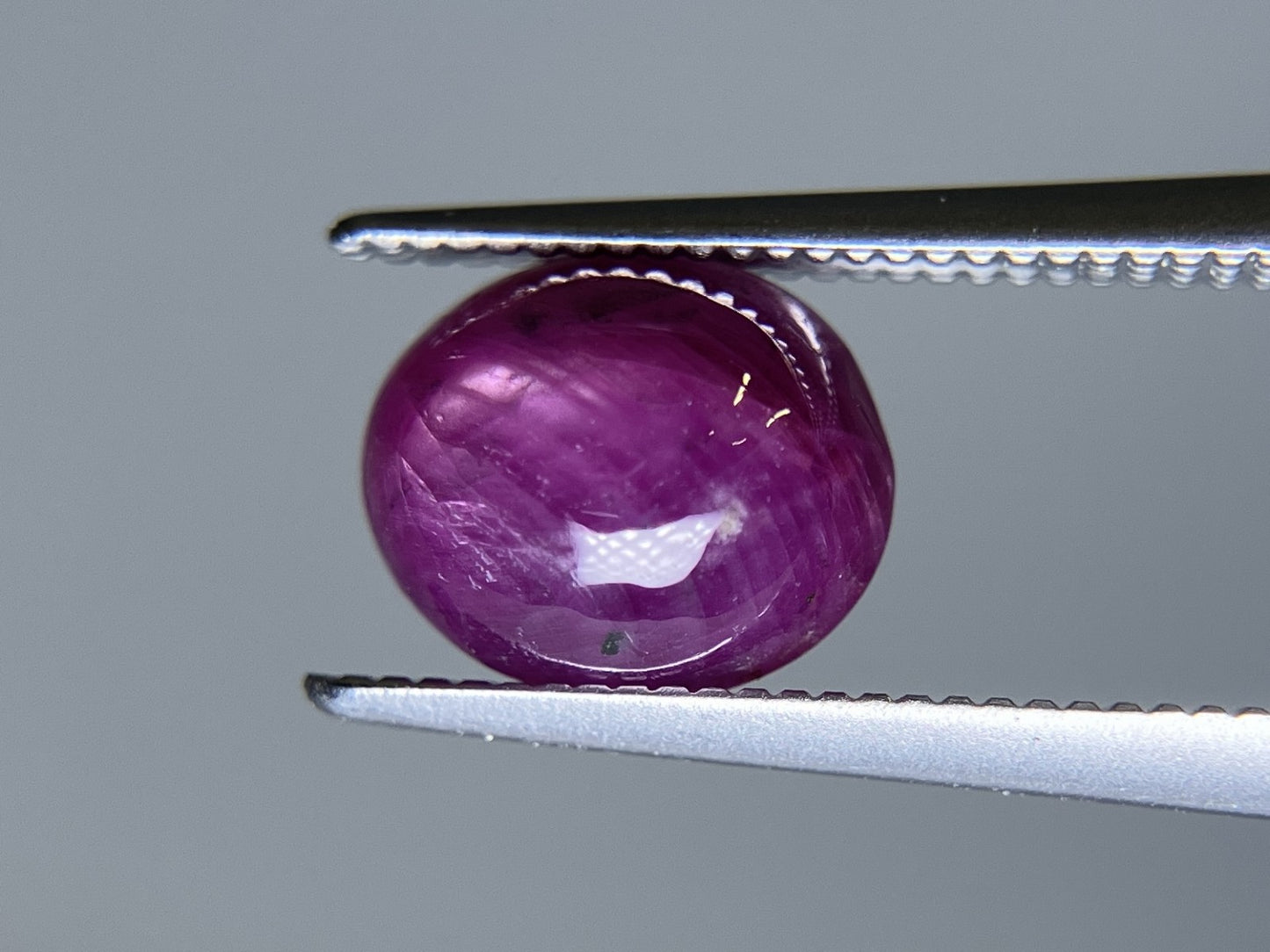 ルビー 2.577ct 宝石ソーティング付き 8.1㎜×6.9㎜×4.1㎜ ルース（ 裸石 ） 4103S