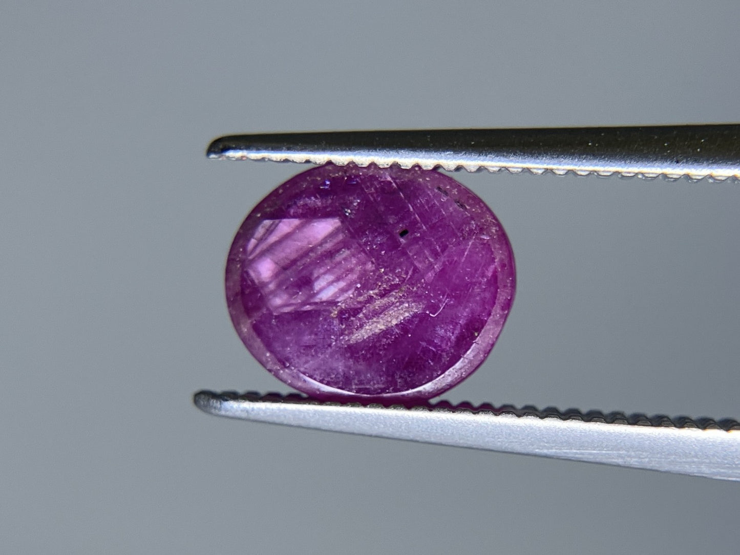ルビー 2.577ct 宝石ソーティング付き 8.1㎜×6.9㎜×4.1㎜ ルース（ 裸石 ） 4103S