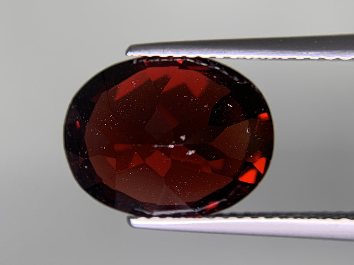 ガーネット 天然 7.120ct 宝石ソーティング付き 12.7㎜×10.1㎜×7.1㎜ ルース（ 裸石 ） 7678Y