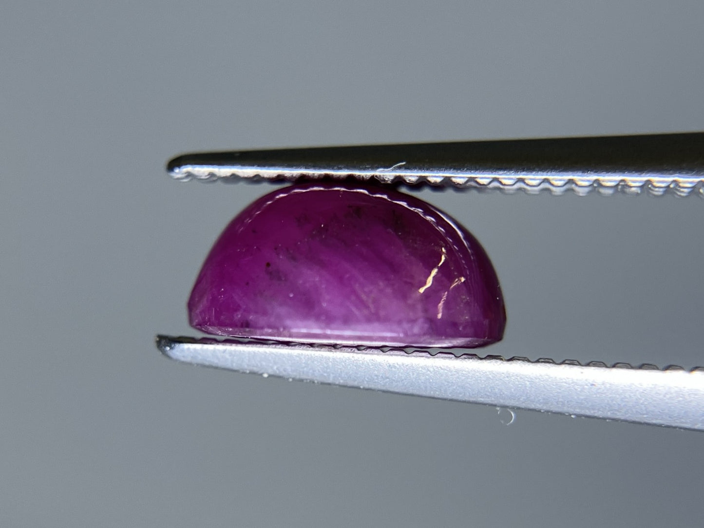ルビー 2.577ct 宝石ソーティング付き 8.1㎜×6.9㎜×4.1㎜ ルース（ 裸石 ） 4103S