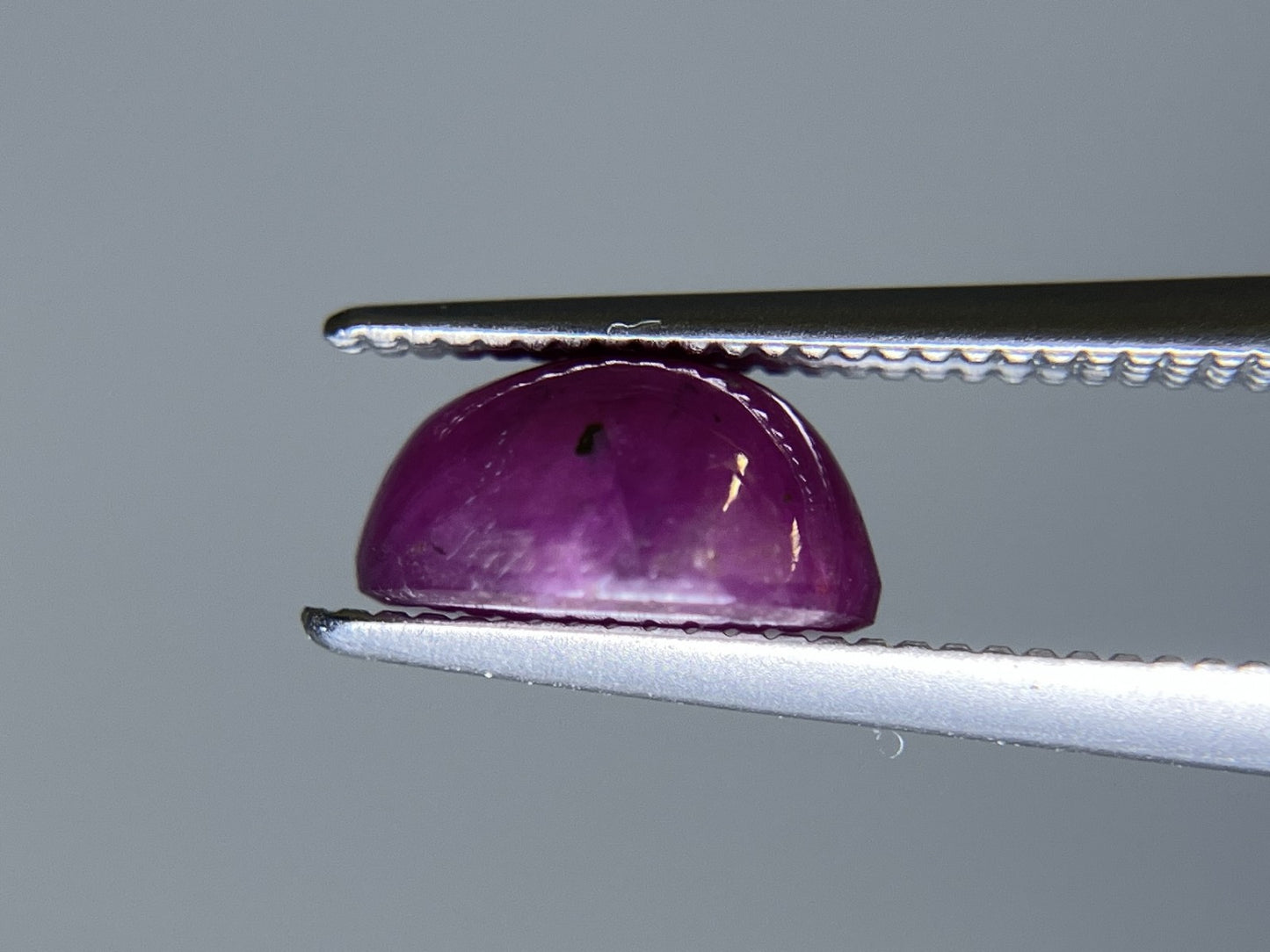 ルビー 2.577ct 宝石ソーティング付き 8.1㎜×6.9㎜×4.1㎜ ルース（ 裸石 ） 4103S