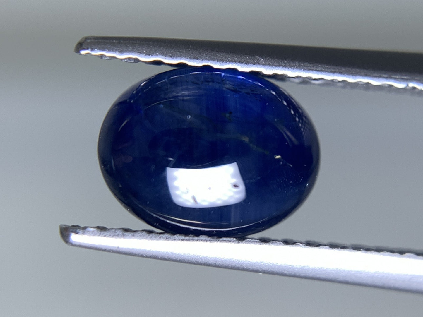 サファイア 1.839ct 宝石ソーティング付き  7.9㎜×6.1㎜×3.4㎜   ルース（ 裸石 ） 2352Y