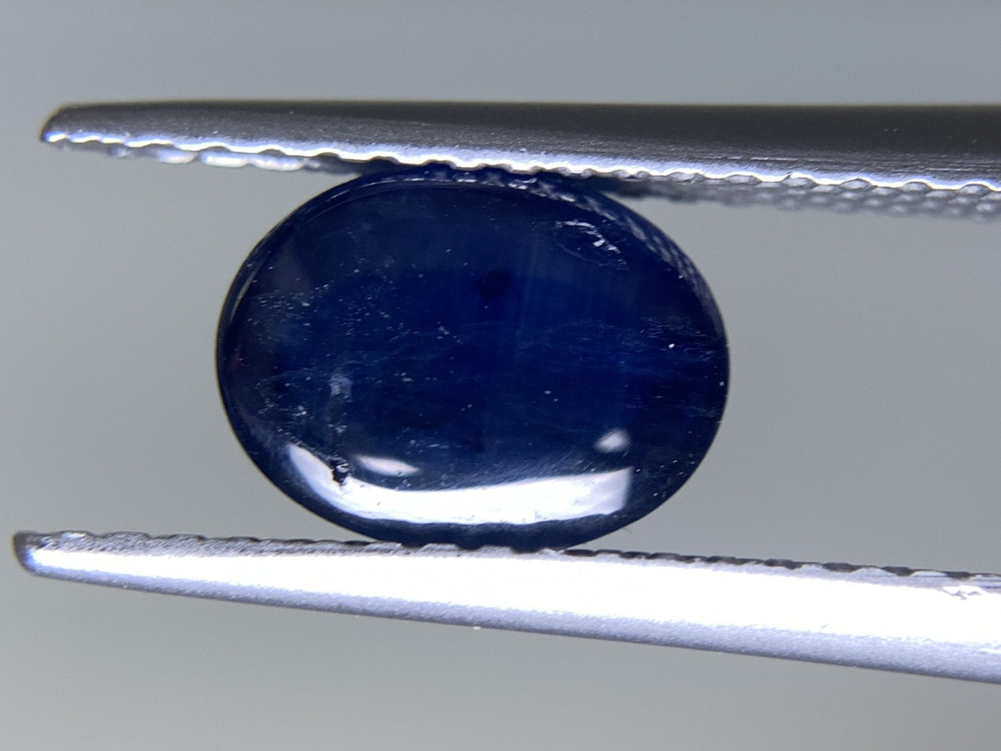 サファイア 1.839ct 宝石ソーティング付き  7.9㎜×6.1㎜×3.4㎜   ルース（ 裸石 ） 2352Y