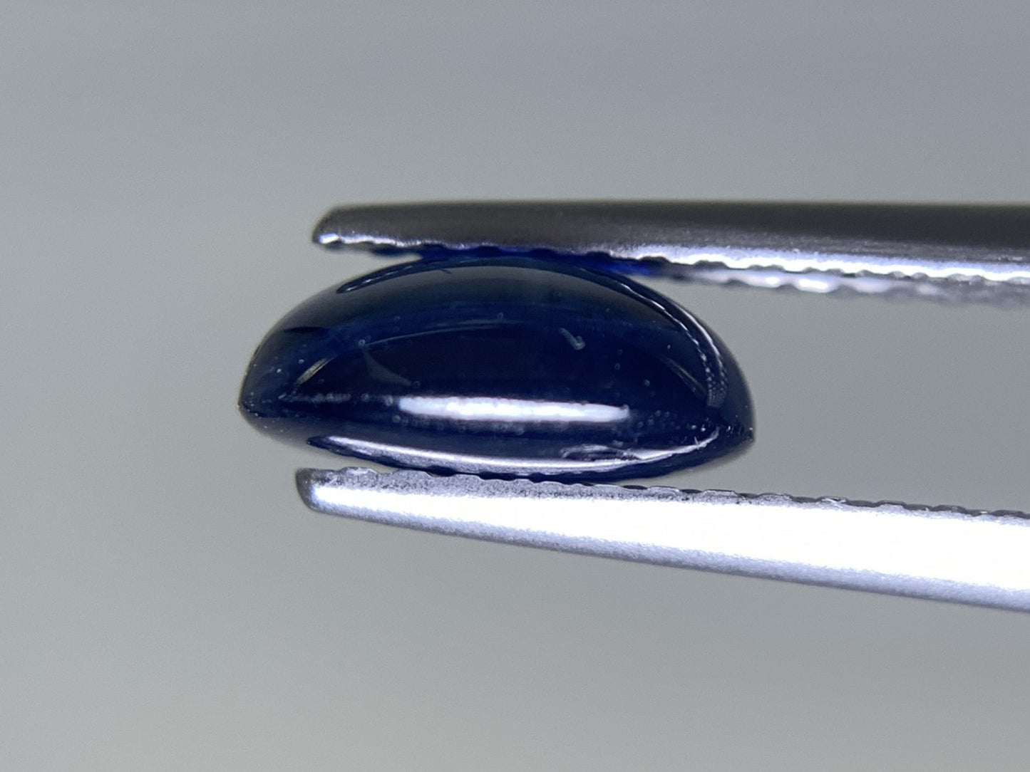 サファイア 1.839ct 宝石ソーティング付き  7.9㎜×6.1㎜×3.4㎜   ルース（ 裸石 ） 2352Y