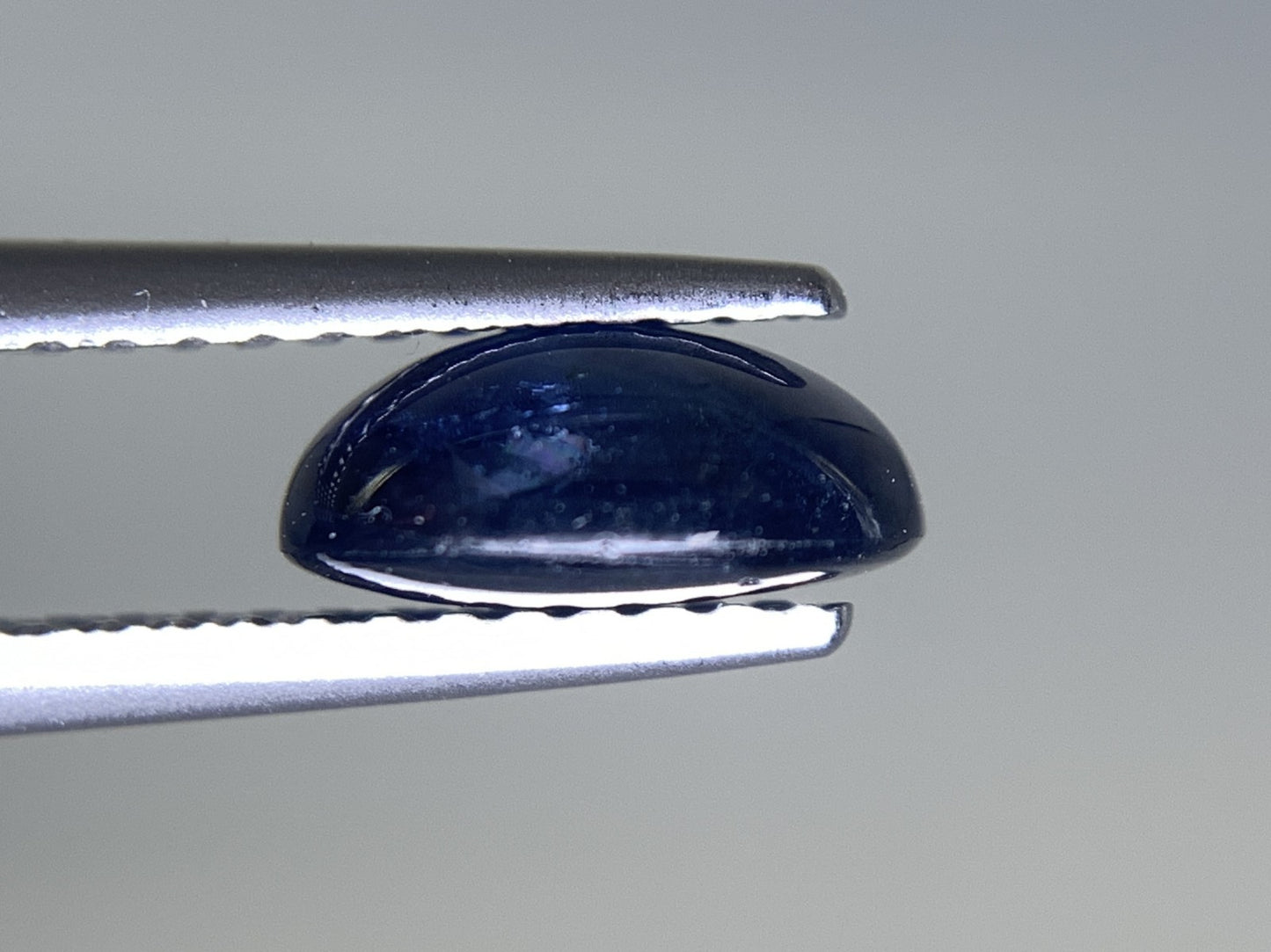 サファイア 1.839ct 宝石ソーティング付き  7.9㎜×6.1㎜×3.4㎜   ルース（ 裸石 ） 2352Y
