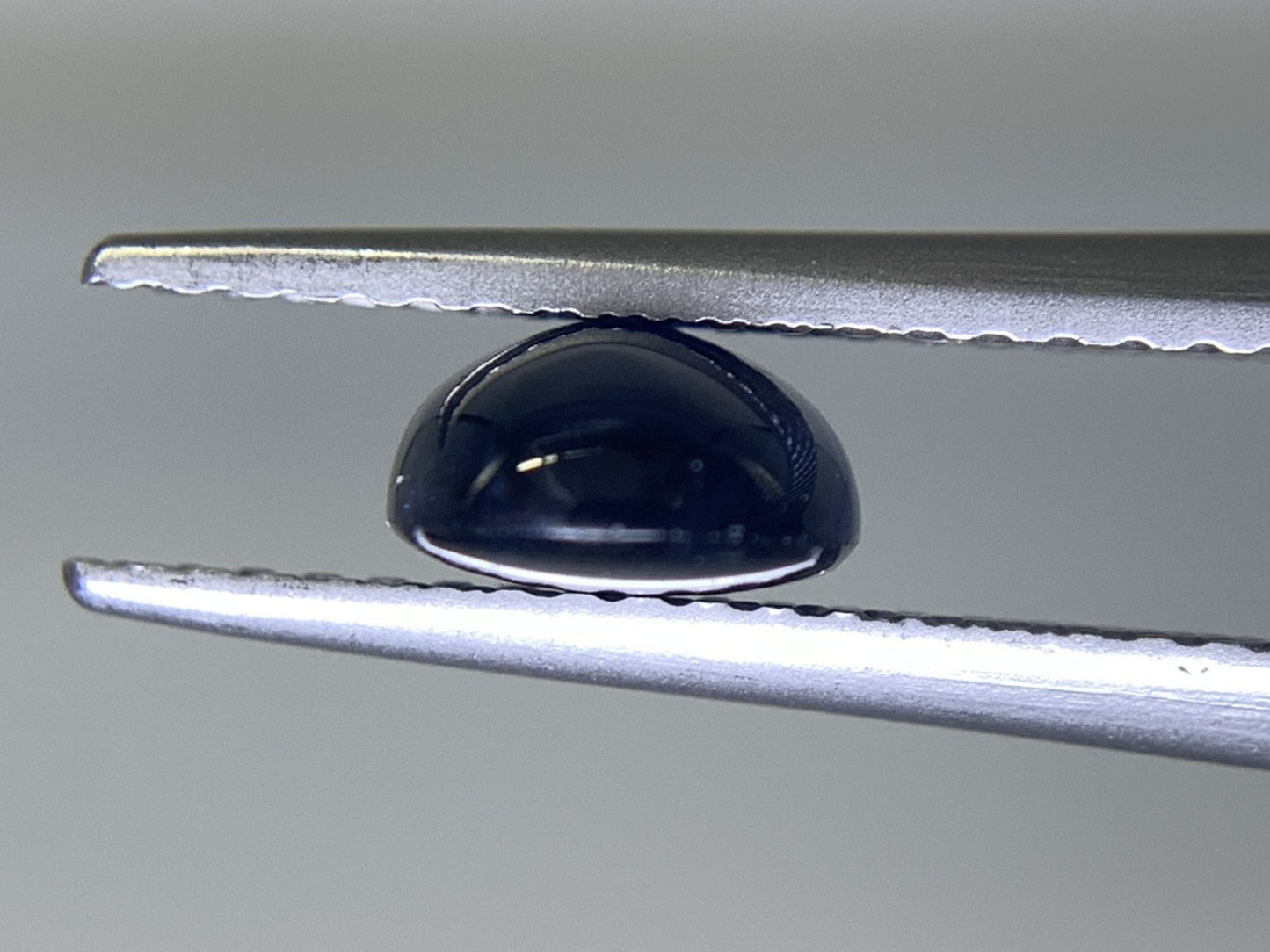 サファイア 1.839ct 宝石ソーティング付き  7.9㎜×6.1㎜×3.4㎜   ルース（ 裸石 ） 2352Y