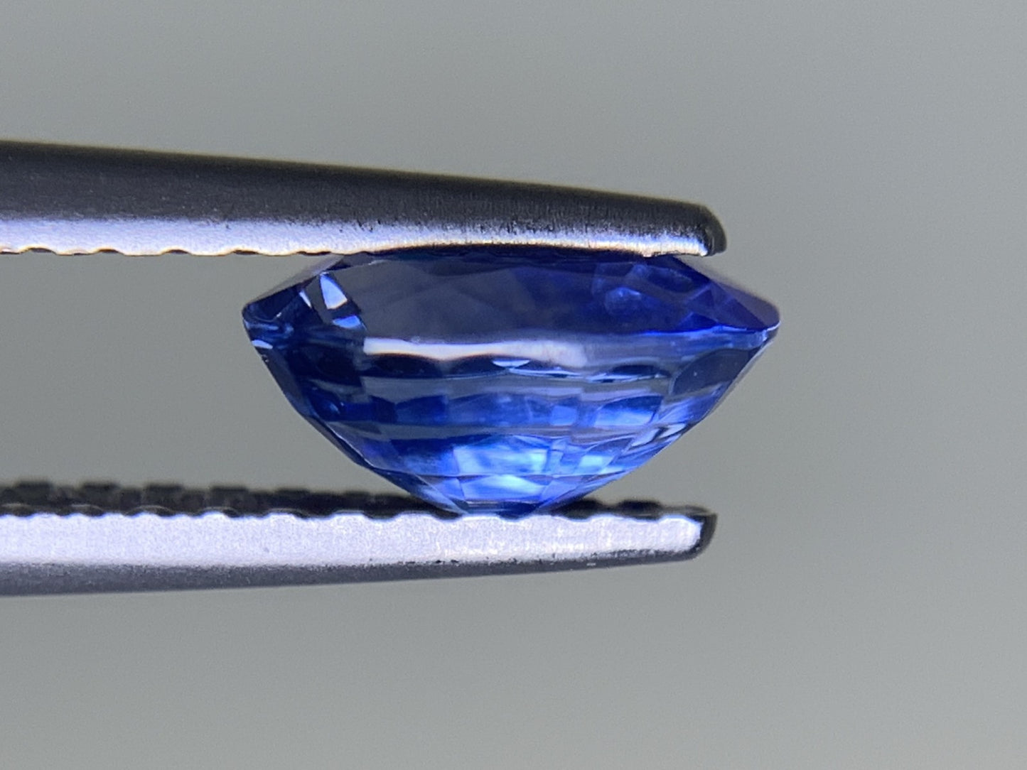 サファイア 1.134ct 宝石ソーティング付き  7.0㎜×5.1㎜×3.6㎜  ルース（ 裸石 ） 2320Y