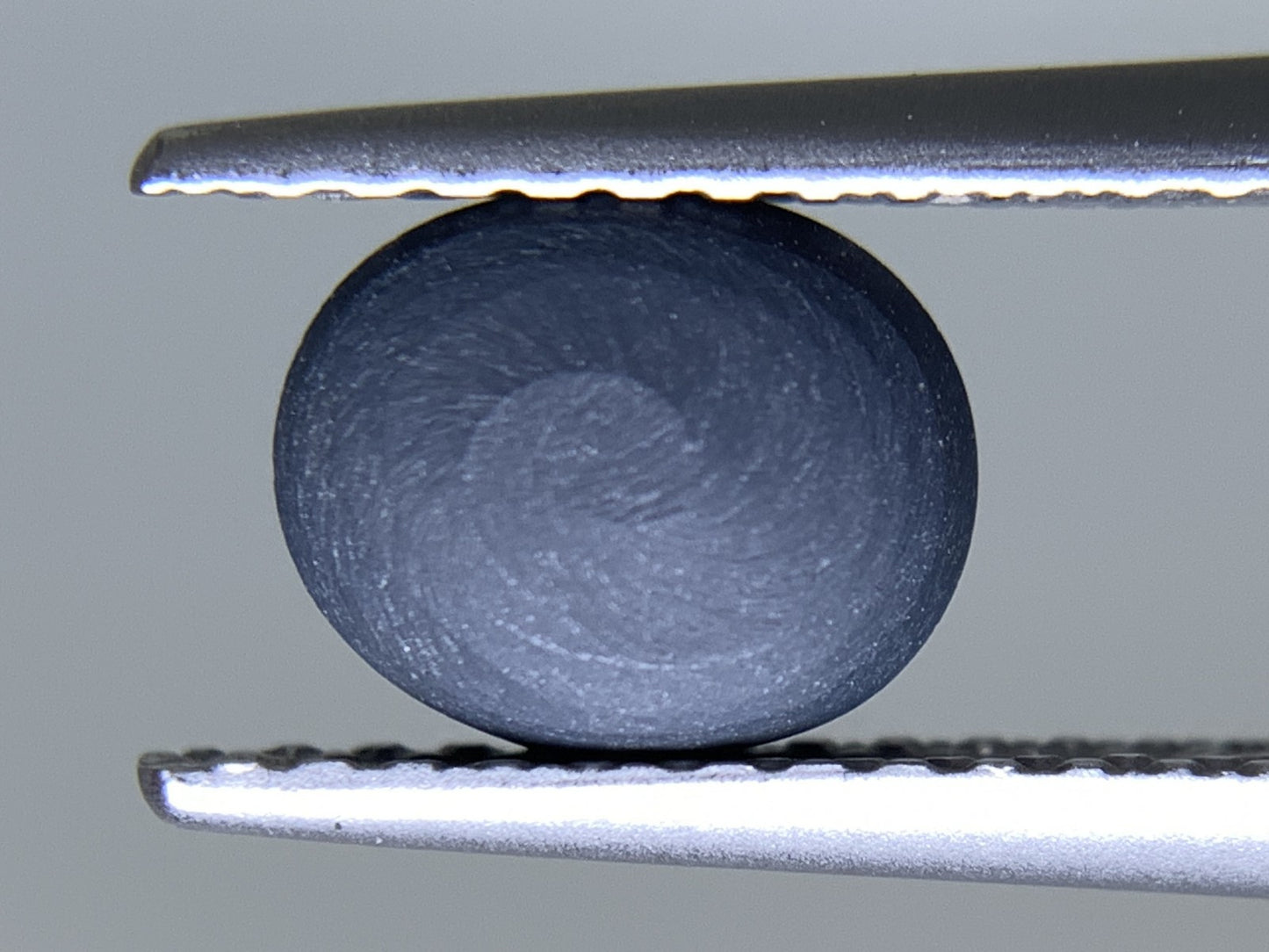 ブラックオパール 天然 0.785ct 中央宝石ソーティング付き 6.8㎜×5.6㎜×3.2㎜ ルース（ 裸石 ） 6642Y