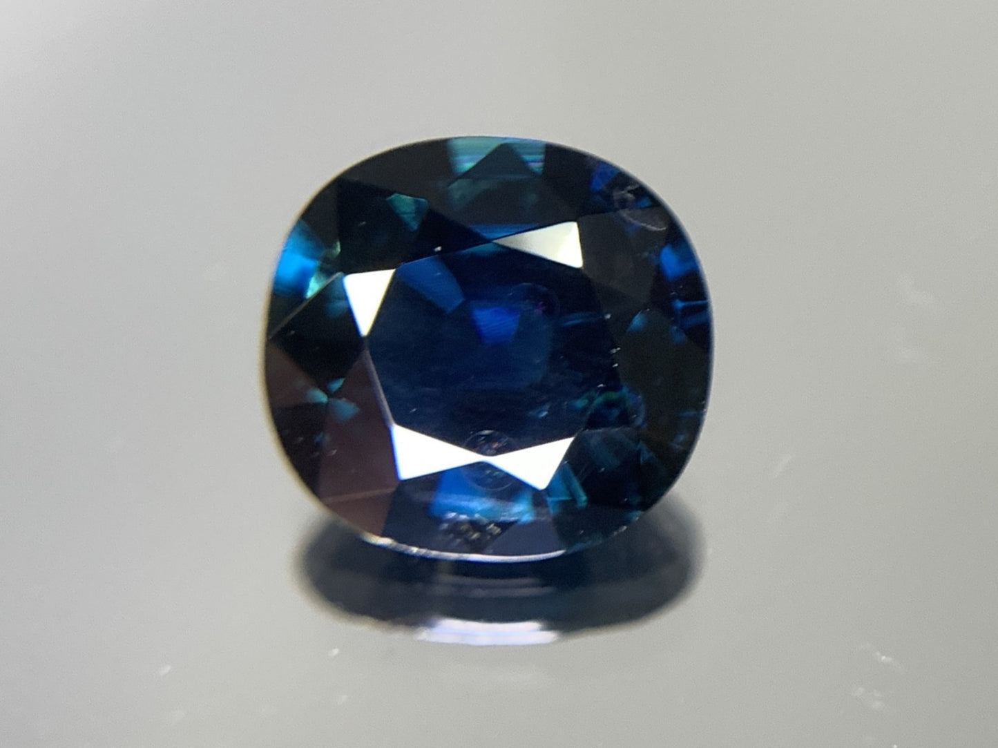 サファイア 3.427ct 宝石ソーティング付き  9.5㎜×9.0㎜×4.7㎜   ルース（ 裸石 ） 2279Y
