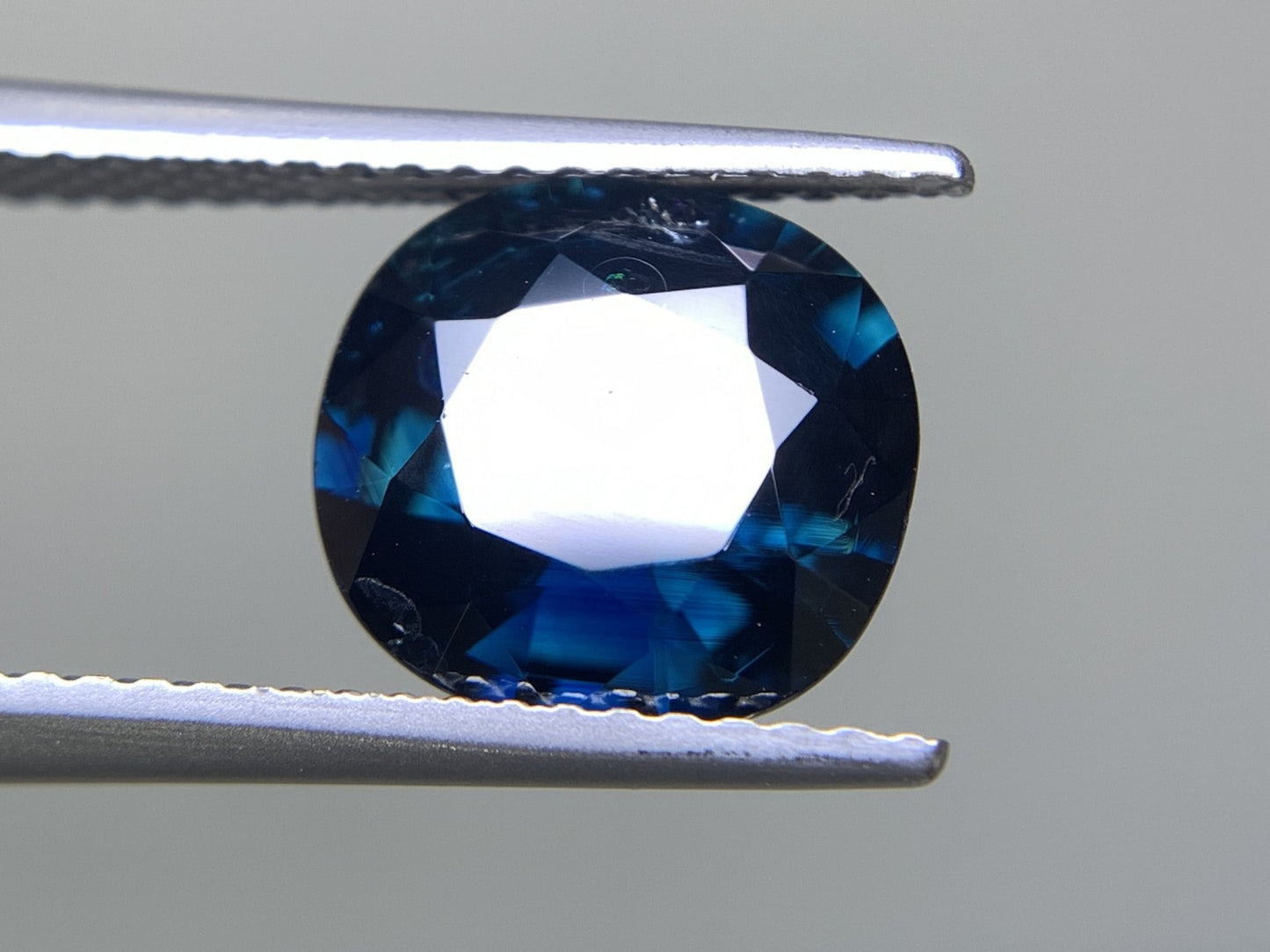 サファイア 3.427ct 宝石ソーティング付き  9.5㎜×9.0㎜×4.7㎜   ルース（ 裸石 ） 2279Y