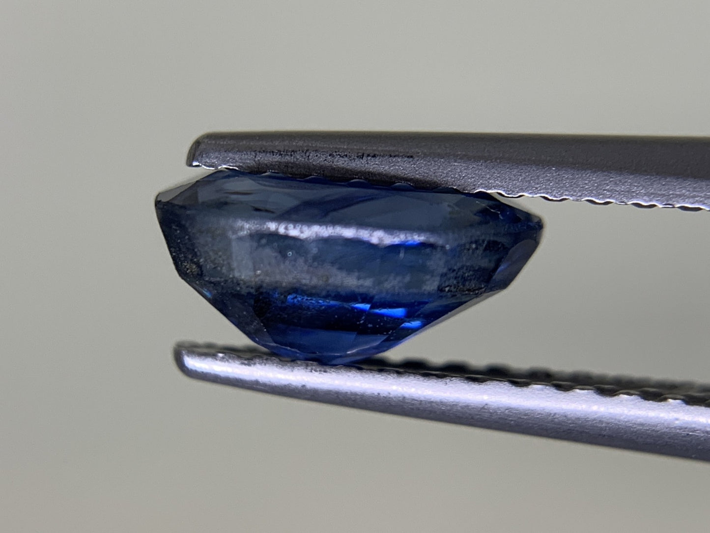 サファイア 1.345ct 宝石ソーティング付き  7.7㎜×4.9㎜×3.8㎜  ルース（ 裸石 ） 3129Y