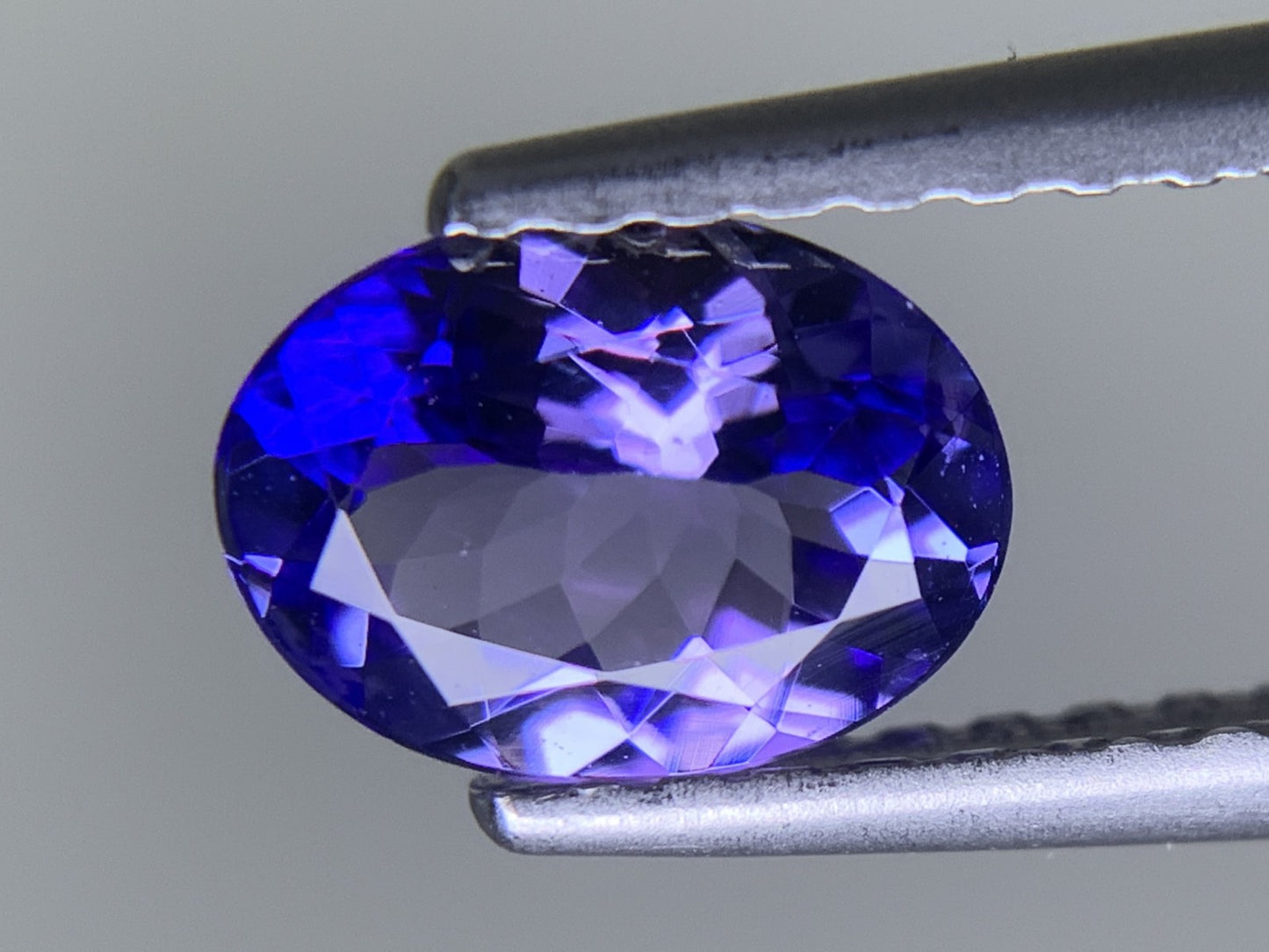 タンザナイト 天然 0.737ct 宝石ソーティング付き 6.9㎜×5.1㎜×3.0㎜ ルース（ 裸石 ） 7670Y