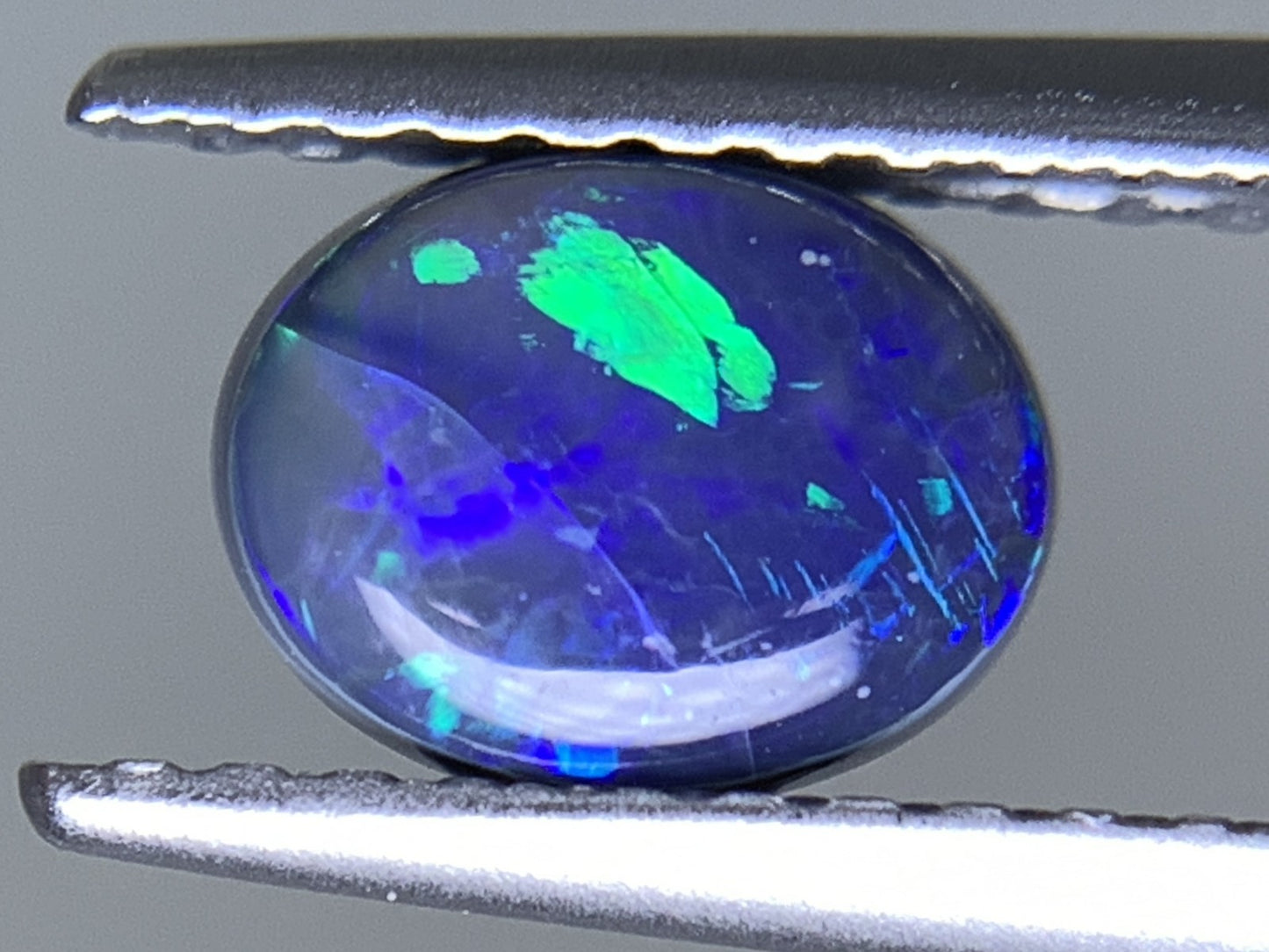 ブラックオパール 天然 0.617ct カン有り 中央宝石ソーティング付き 6.6㎜×5.2㎜×2.7㎜ ルース（ 裸石 ） 6657Y