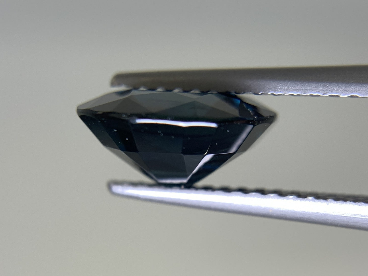 サファイア 3.427ct 宝石ソーティング付き  9.5㎜×9.0㎜×4.7㎜   ルース（ 裸石 ） 2279Y