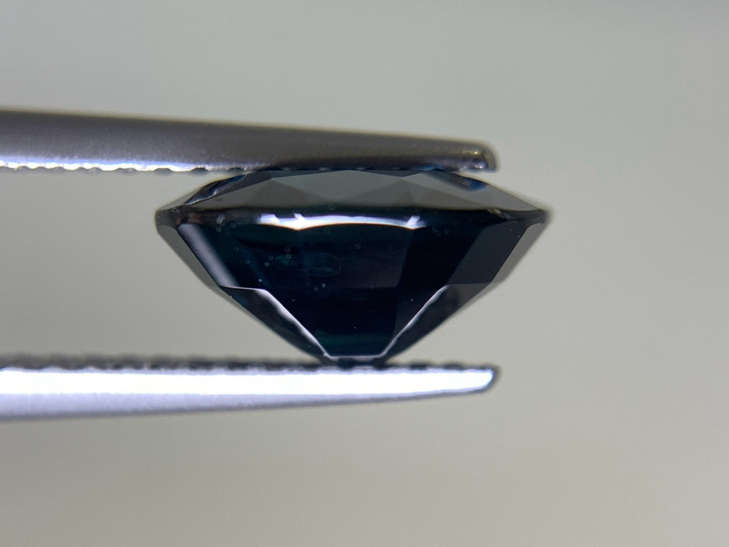 サファイア 3.427ct 宝石ソーティング付き  9.5㎜×9.0㎜×4.7㎜   ルース（ 裸石 ） 2279Y