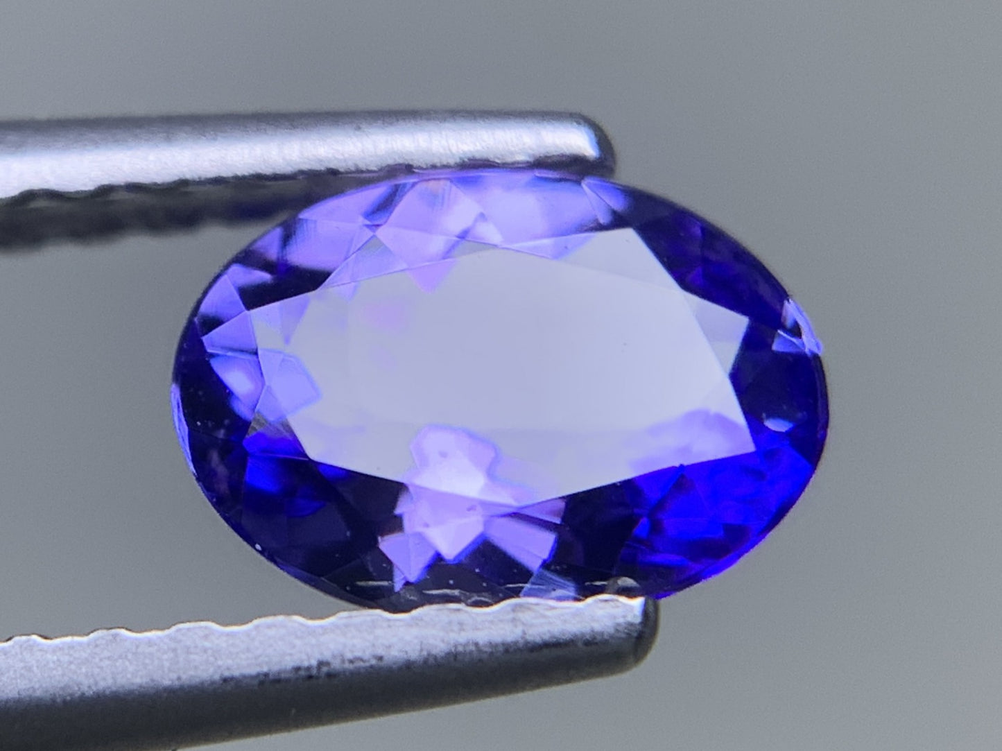 タンザナイト 天然 0.737ct 宝石ソーティング付き 6.9㎜×5.1㎜×3.0㎜ ルース（ 裸石 ） 7670Y