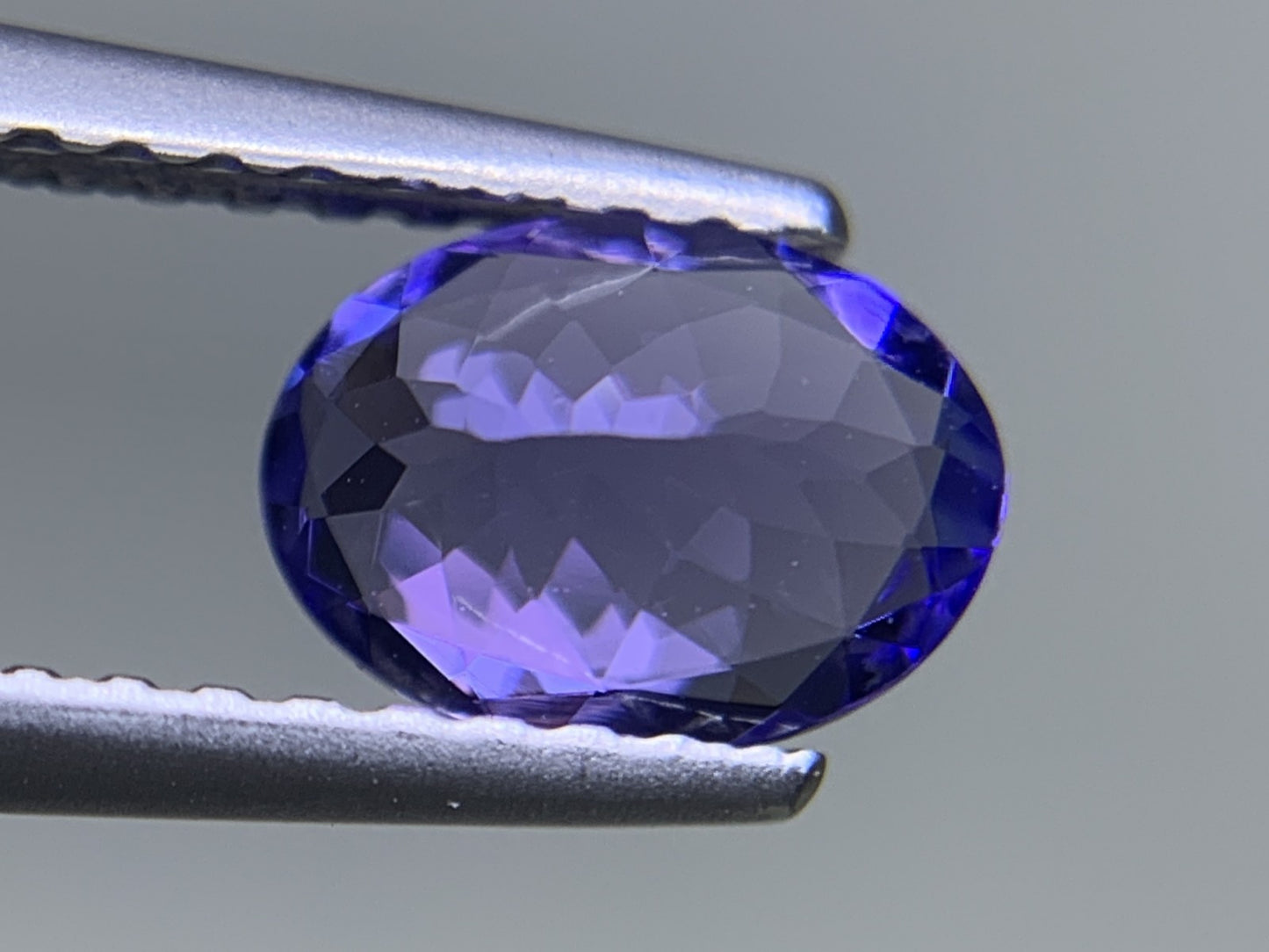 タンザナイト 天然 0.737ct 宝石ソーティング付き 6.9㎜×5.1㎜×3.0㎜ ルース（ 裸石 ） 7670Y