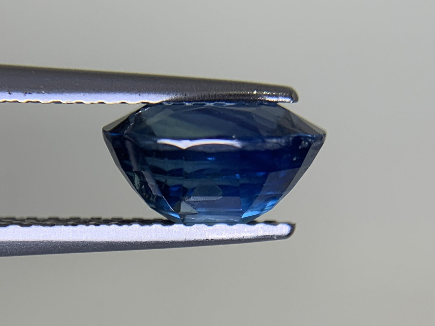 サファイア 3.109ct 宝石ソーティング付き  9.1㎜×7.3㎜×5.1㎜  ルース（ 裸石 ） 3141Y