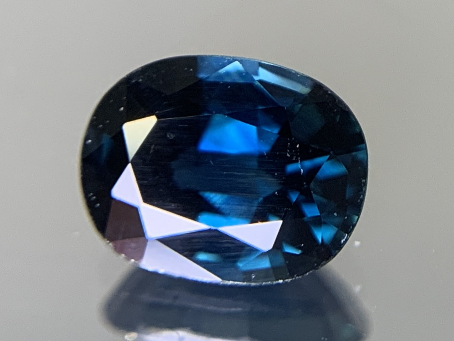 サファイア 天然 1.516ct 宝石ソーティング付き 7.6㎜×6.0㎜×3.8㎜ ルース（ 裸石 ） 7673Y