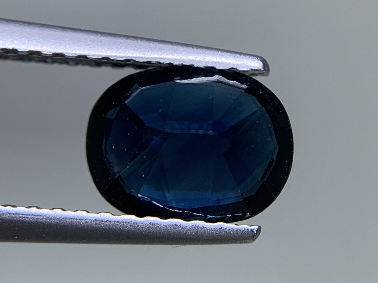 サファイア 天然 1.516ct 宝石ソーティング付き 7.6㎜×6.0㎜×3.8㎜ ルース（ 裸石 ） 7673Y