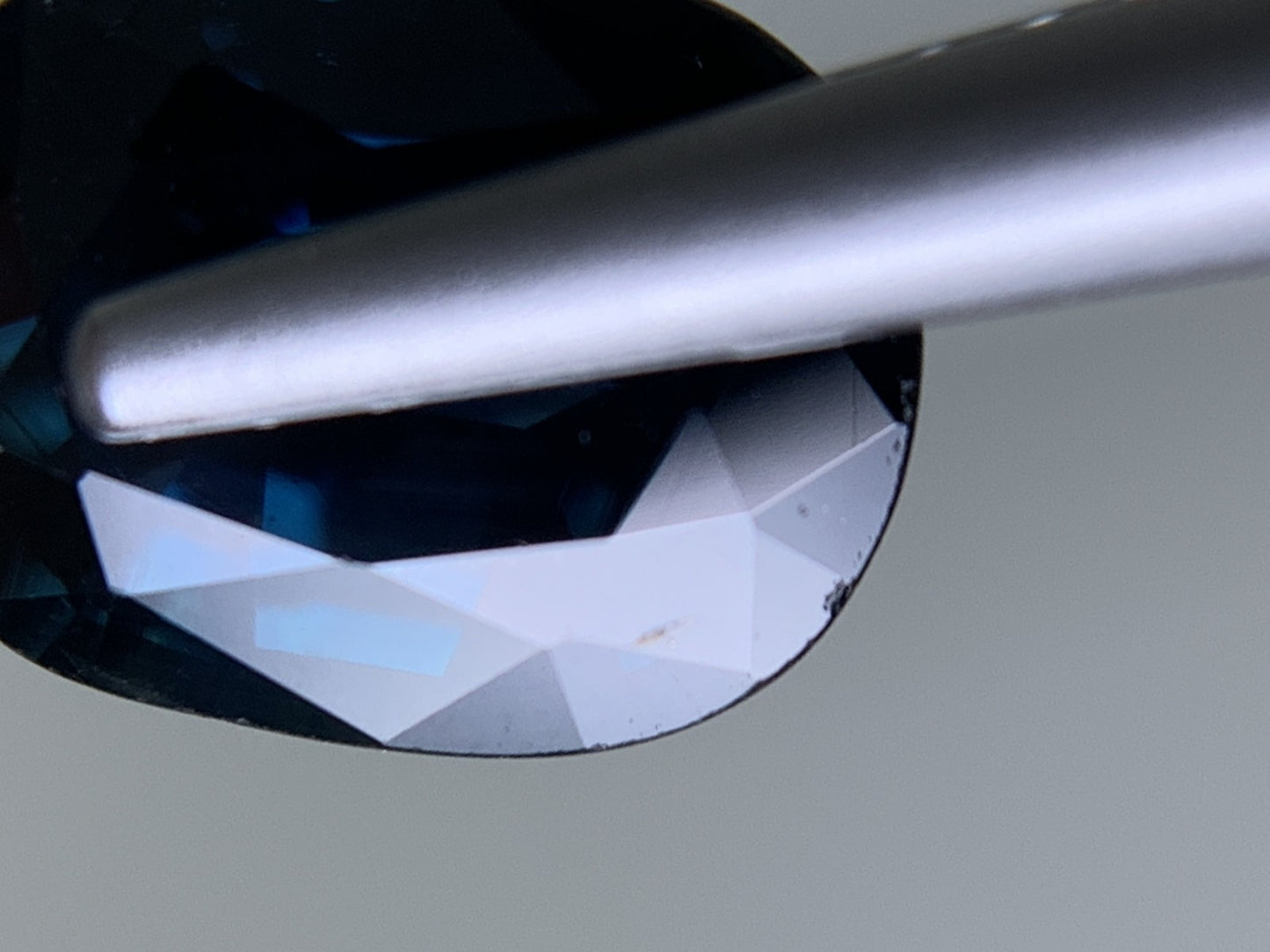 サファイア 天然 1.516ct 宝石ソーティング付き 7.6㎜×6.0㎜×3.8㎜ ルース（ 裸石 ） 7673Y