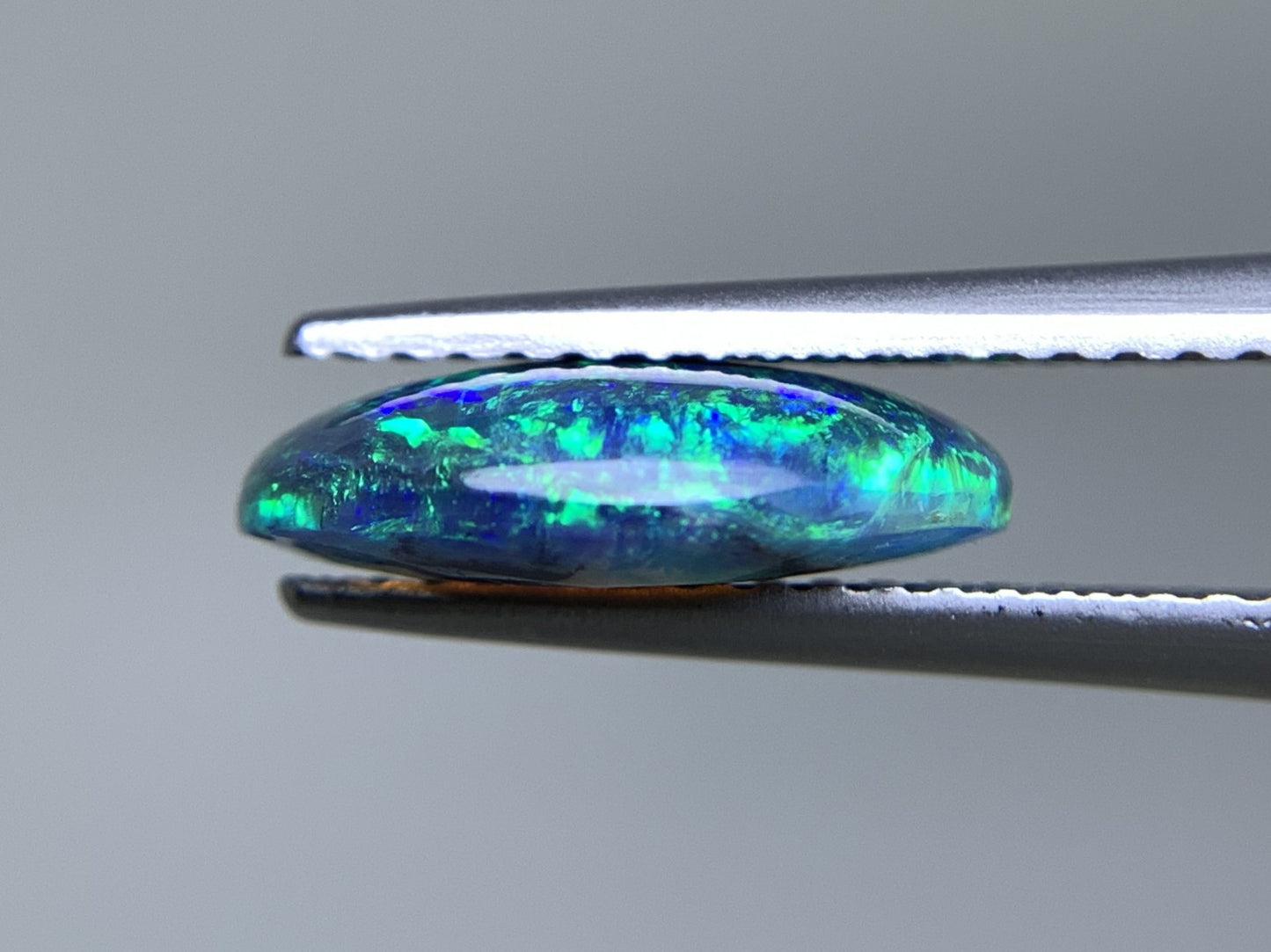 ブラックオパール 天然 1.800ct 中央宝石ソーティング付き 11.7㎜×7.8㎜×3.3㎜ ルース（ 裸石 ） 6639Y
