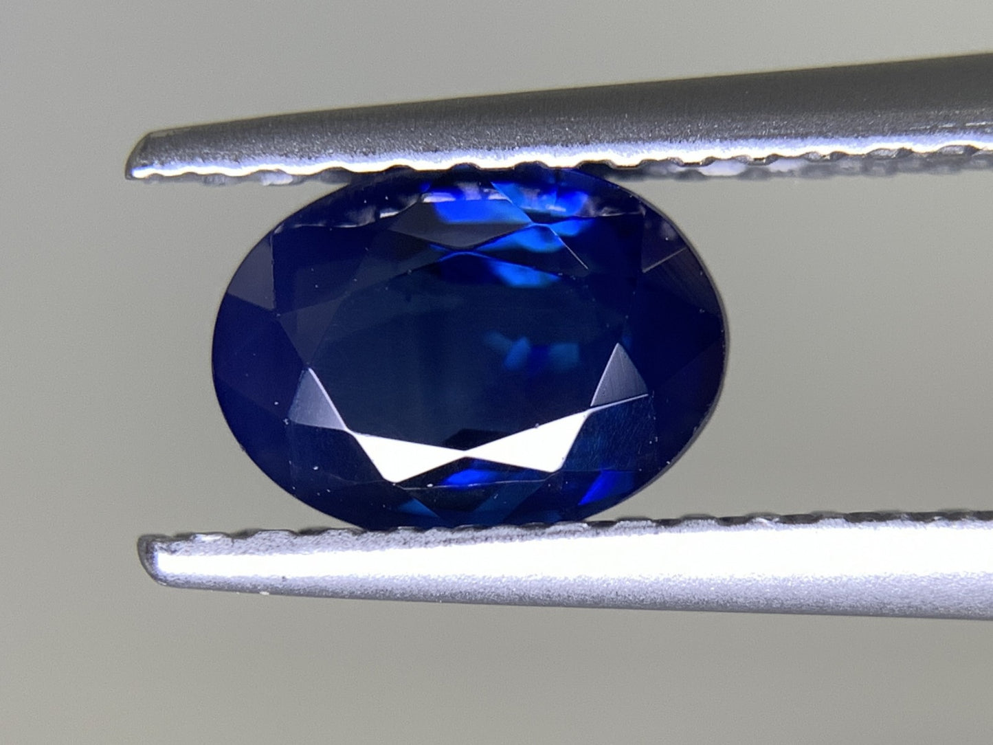 サファイア 1.090ct 宝石ソーティング付き  6.9㎜×5.1㎜×3.5㎜   ルース（ 裸石 ） 2216Y