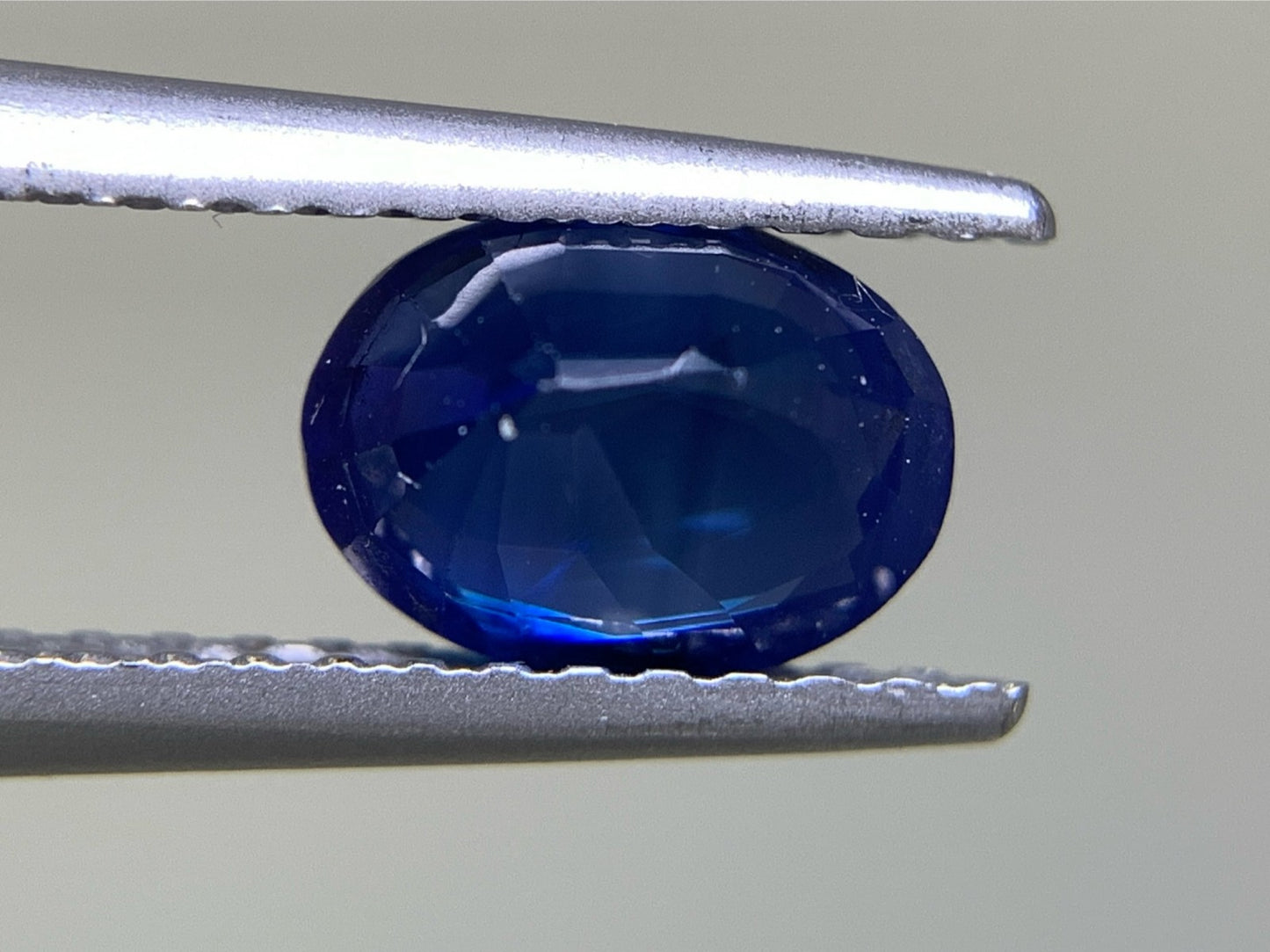サファイア 1.090ct 宝石ソーティング付き  6.9㎜×5.1㎜×3.5㎜   ルース（ 裸石 ） 2216Y